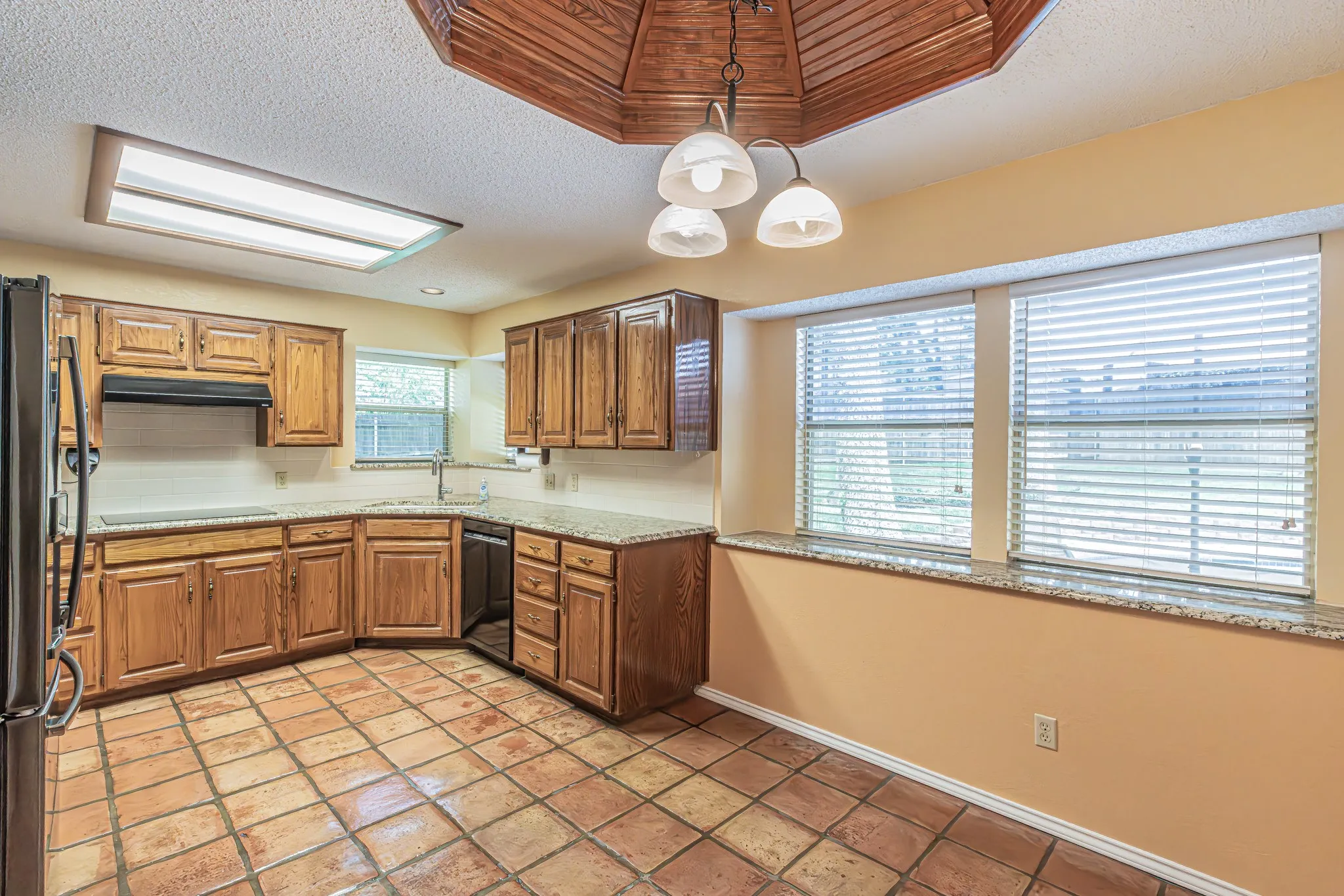 Single Family Residence For Sale in Tarrant County , 3901 Echo Hill Court, Arlington, Texas 76001, 4 Bedroom, 2 Bathroom, 2 Garage spaces, 2,026 Sqft, built in 1987, mls#21378771, Real Estate Agent in Arlington, Homes For Sale in Tarrant county, Homes For Sale in Arlington, Realtor in Arlington Texas, Real Estate Brokerage Independent Realty Texas, Luminita Cordes Realtor