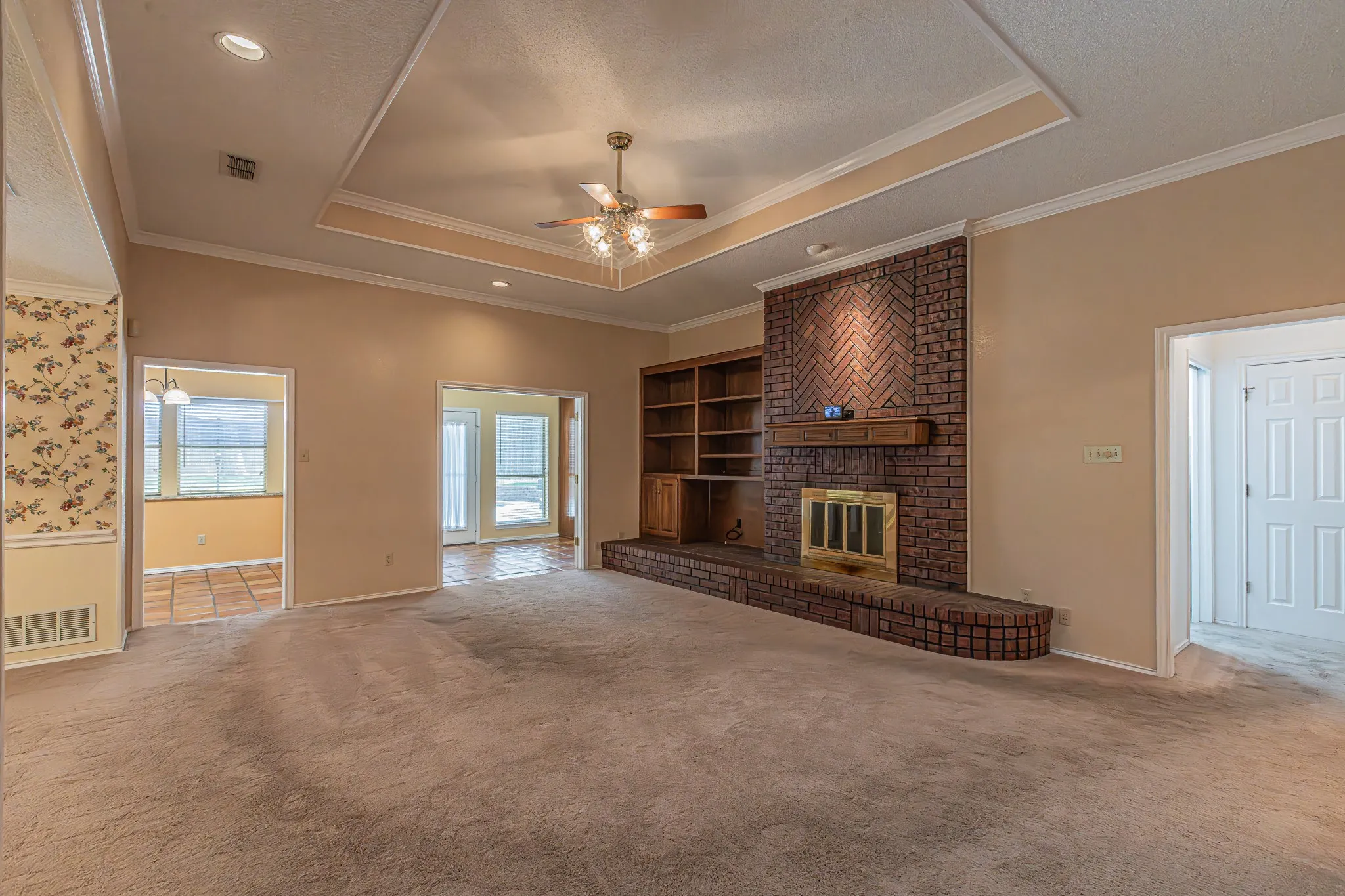 Single Family Residence For Sale in Tarrant County , 3901 Echo Hill Court, Arlington, Texas 76001, 4 Bedroom, 2 Bathroom, 2 Garage spaces, 2,026 Sqft, built in 1987, mls#21378771, Real Estate Agent in Arlington, Homes For Sale in Tarrant county, Homes For Sale in Arlington, Realtor in Arlington Texas, Real Estate Brokerage Independent Realty Texas, Luminita Cordes Realtor