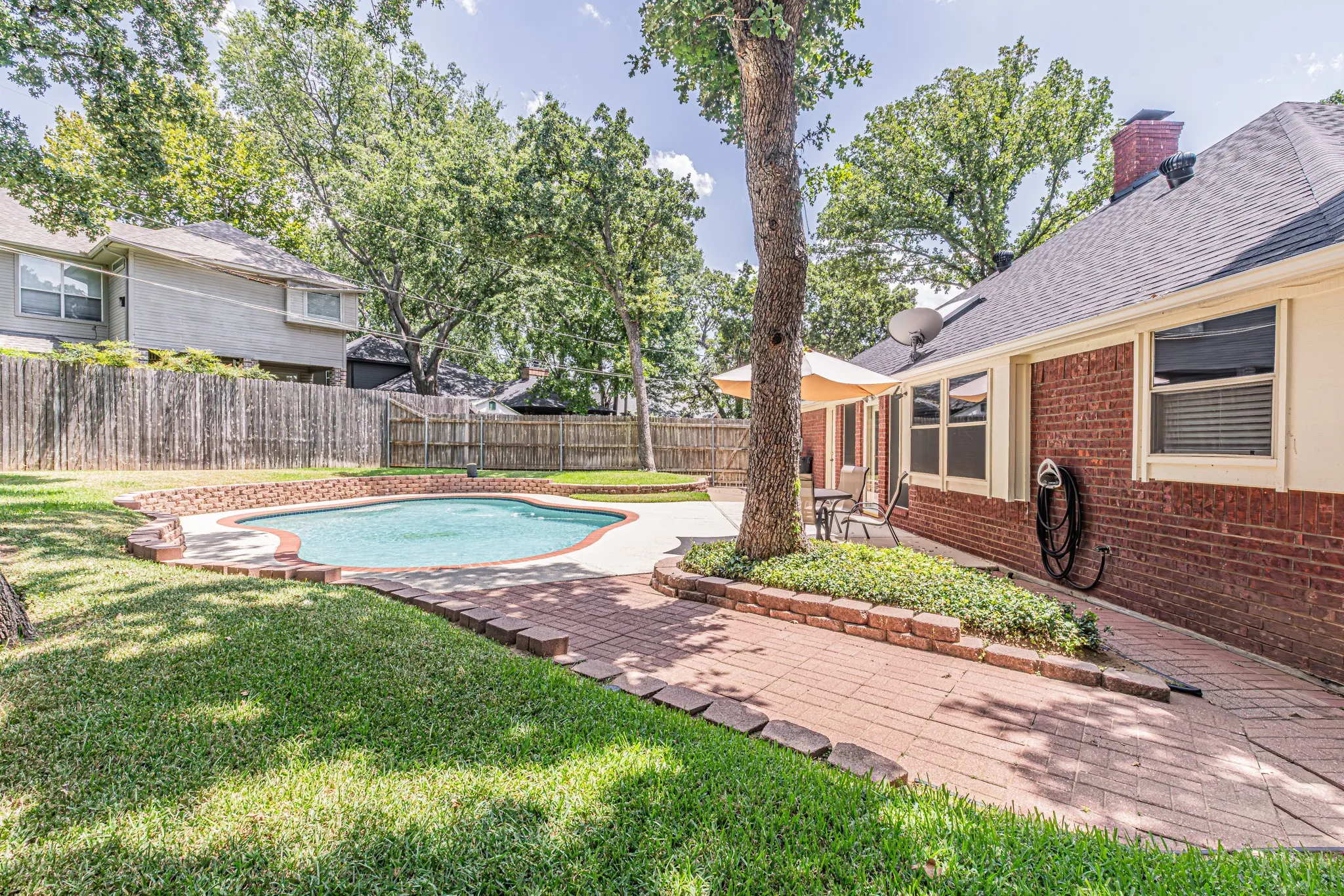 Single Family Residence For Sale in Tarrant County , 3901 Echo Hill Court, Arlington, Texas 76001, 4 Bedroom, 2 Bathroom, 2 Garage spaces, 2,026 Sqft, built in 1987, mls#21378771, Real Estate Agent in Arlington, Homes For Sale in Tarrant county, Homes For Sale in Arlington, Realtor in Arlington Texas, Real Estate Brokerage Independent Realty Texas, Luminita Cordes Realtor