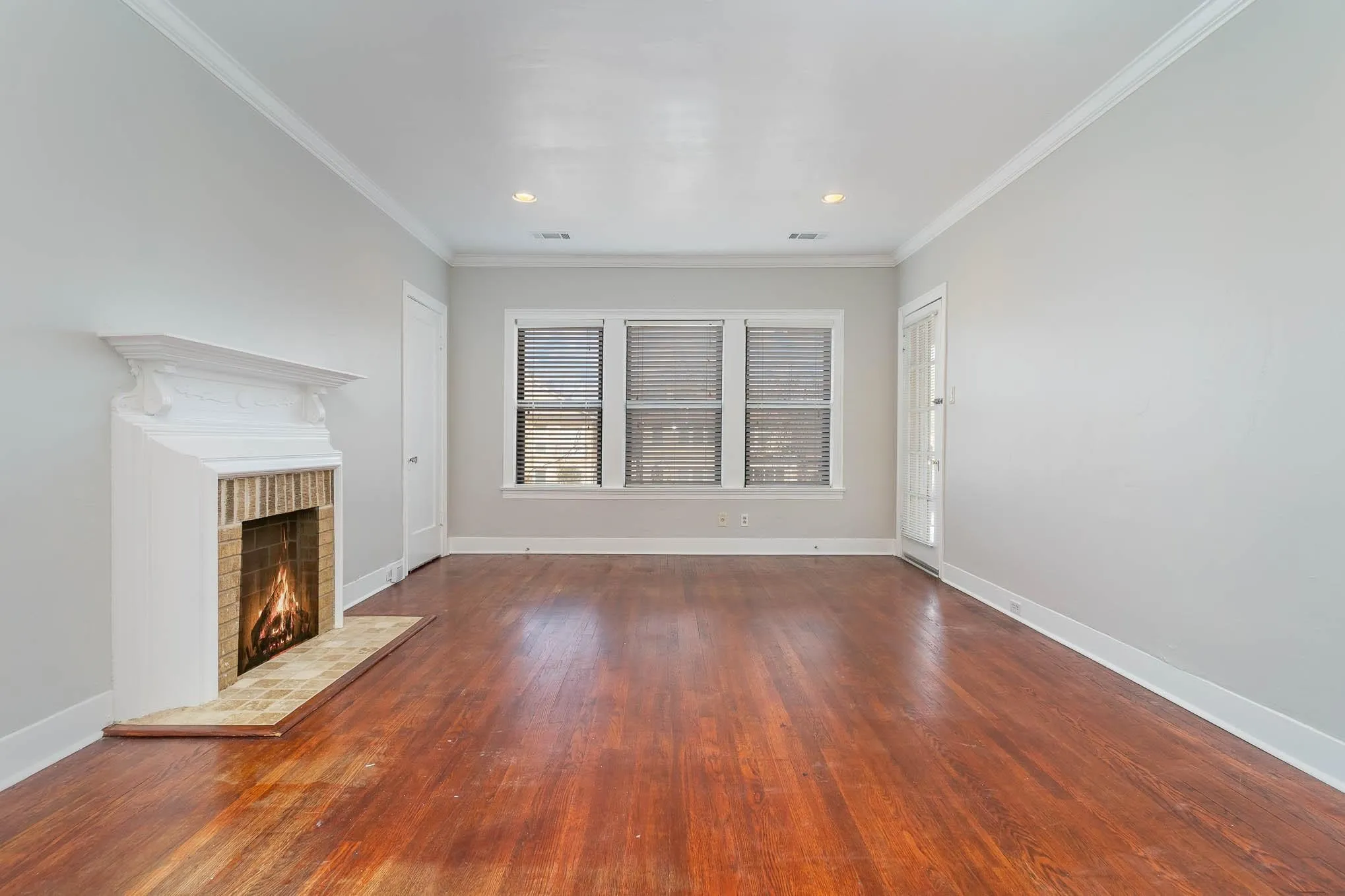 Duplex For Rent in Dallas County , 4008 Herschel Avenue, Dallas, Texas 75219, 2 Bedroom, 2 Bathroom, Garage spaces, 1,479 Sqft, built in 1949, mls#21378769, Real Estate Agent in Dallas, Homes For Rent in Dallas county, Homes For Rent in Dallas, Realtor in Dallas Texas, Real Estate Brokerage Independent Realty Texas, Luminita Cordes Realtor