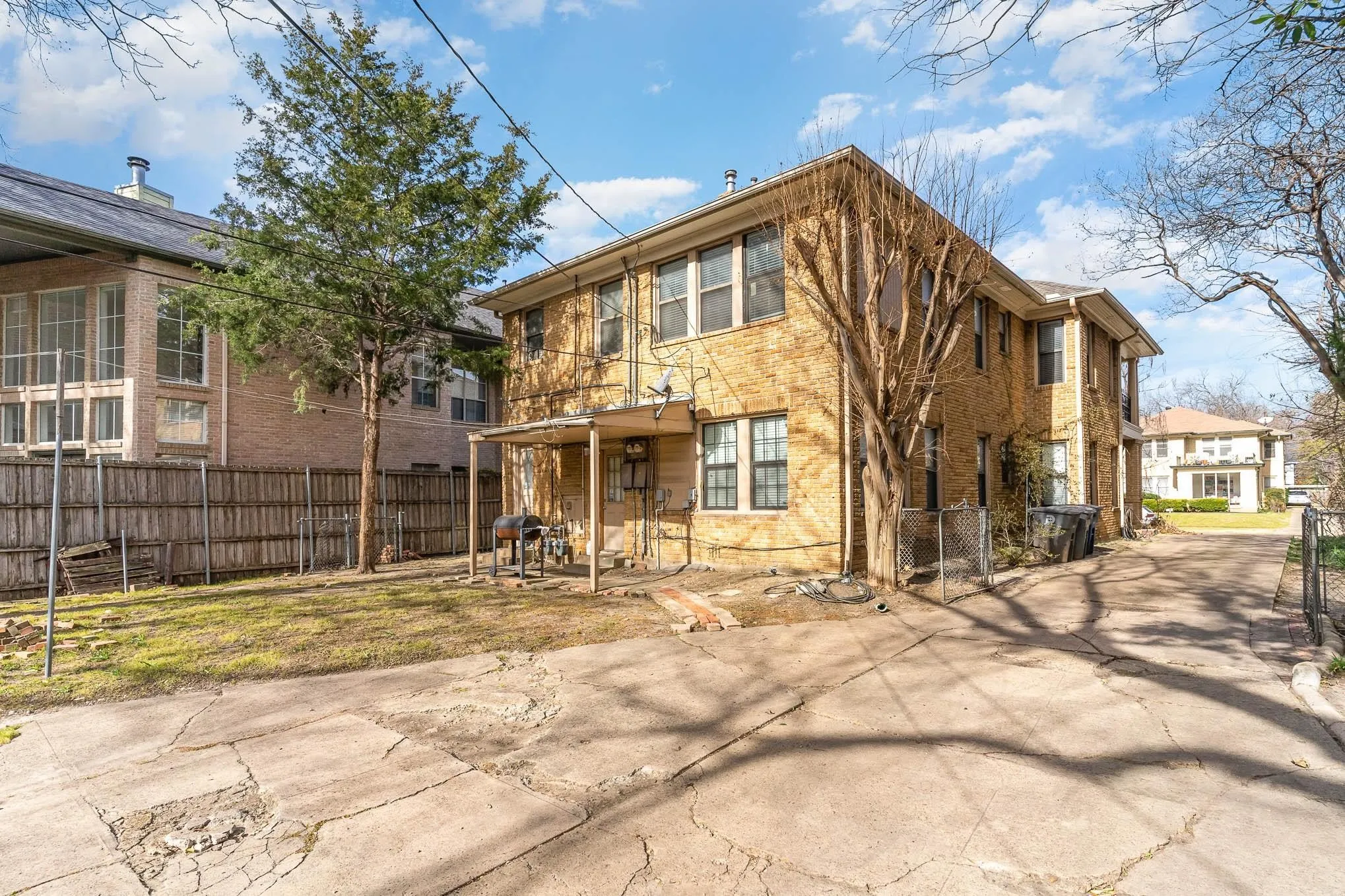 Duplex For Rent in Dallas County , 4008 Herschel Avenue, Dallas, Texas 75219, 2 Bedroom, 2 Bathroom, Garage spaces, 1,479 Sqft, built in 1949, mls#21378769, Real Estate Agent in Dallas, Homes For Rent in Dallas county, Homes For Rent in Dallas, Realtor in Dallas Texas, Real Estate Brokerage Independent Realty Texas, Luminita Cordes Realtor