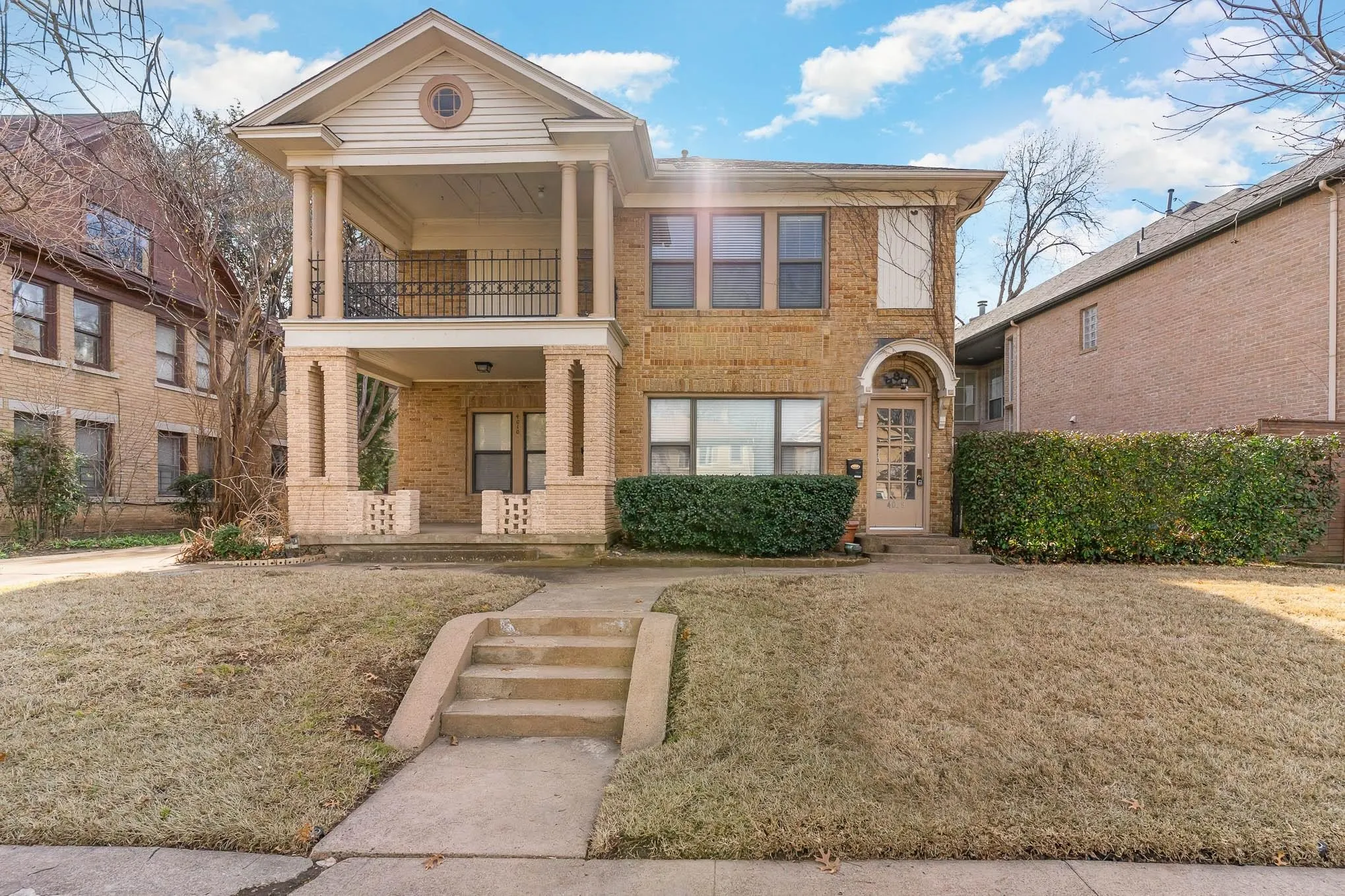 Duplex For Rent in Dallas County , 4008 Herschel Avenue, Dallas, Texas 75219, 2 Bedroom, 2 Bathroom, Garage spaces, 1,479 Sqft, built in 1949, mls#21378769, Real Estate Agent in Dallas, Homes For Rent in Dallas county, Homes For Rent in Dallas, Realtor in Dallas Texas, Real Estate Brokerage Independent Realty Texas, Luminita Cordes Realtor