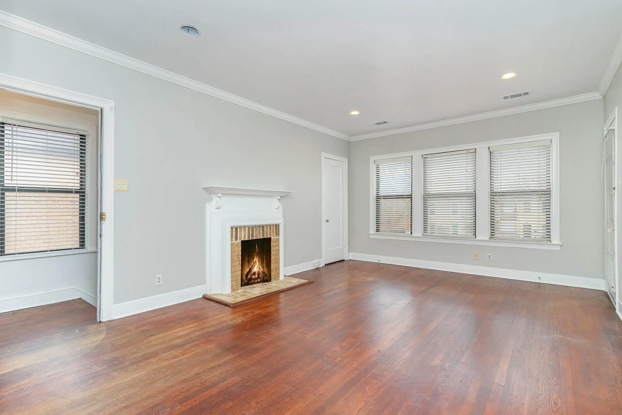 Duplex For Rent in Dallas County , 4008 Herschel Avenue, Dallas, Texas 75219, 2 Bedroom, 2 Bathroom, Garage spaces, 1,479 Sqft, built in 1949, mls#21378769, Real Estate Agent in Dallas, Homes For Rent in Dallas county, Homes For Rent in Dallas, Realtor in Dallas Texas, Real Estate Brokerage Independent Realty Texas, Luminita Cordes Realtor
