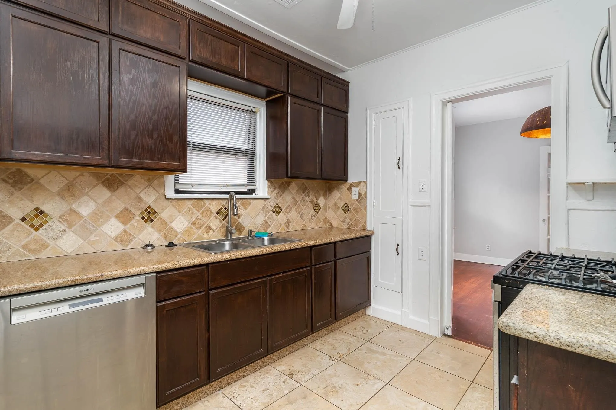Duplex For Rent in Dallas County , 4008 Herschel Avenue, Dallas, Texas 75219, 2 Bedroom, 2 Bathroom, Garage spaces, 1,479 Sqft, built in 1949, mls#21378769, Real Estate Agent in Dallas, Homes For Rent in Dallas county, Homes For Rent in Dallas, Realtor in Dallas Texas, Real Estate Brokerage Independent Realty Texas, Luminita Cordes Realtor