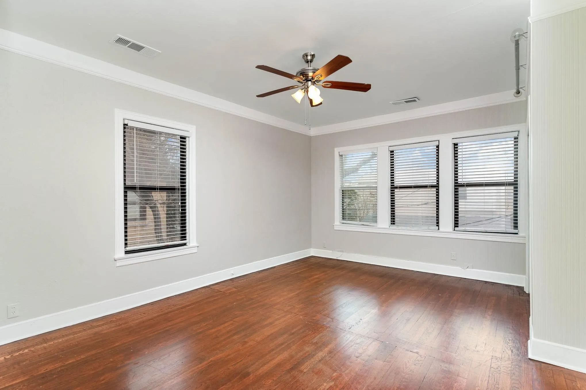 Duplex For Rent in Dallas County , 4008 Herschel Avenue, Dallas, Texas 75219, 2 Bedroom, 2 Bathroom, Garage spaces, 1,479 Sqft, built in 1949, mls#21378769, Real Estate Agent in Dallas, Homes For Rent in Dallas county, Homes For Rent in Dallas, Realtor in Dallas Texas, Real Estate Brokerage Independent Realty Texas, Luminita Cordes Realtor