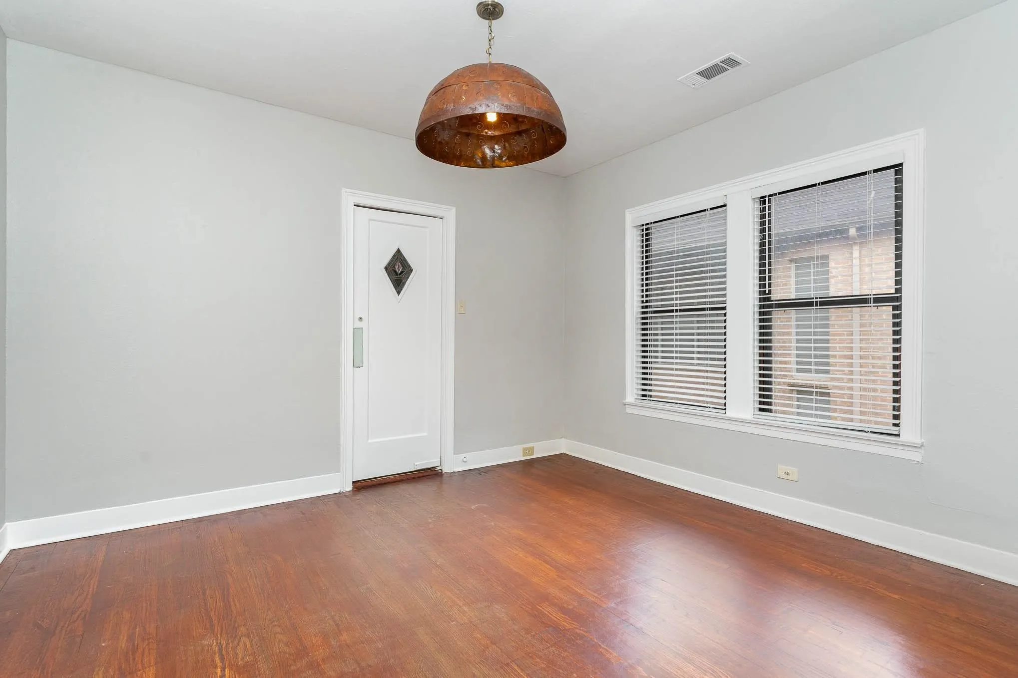 Duplex For Rent in Dallas County , 4008 Herschel Avenue, Dallas, Texas 75219, 2 Bedroom, 2 Bathroom, Garage spaces, 1,479 Sqft, built in 1949, mls#21378769, Real Estate Agent in Dallas, Homes For Rent in Dallas county, Homes For Rent in Dallas, Realtor in Dallas Texas, Real Estate Brokerage Independent Realty Texas, Luminita Cordes Realtor