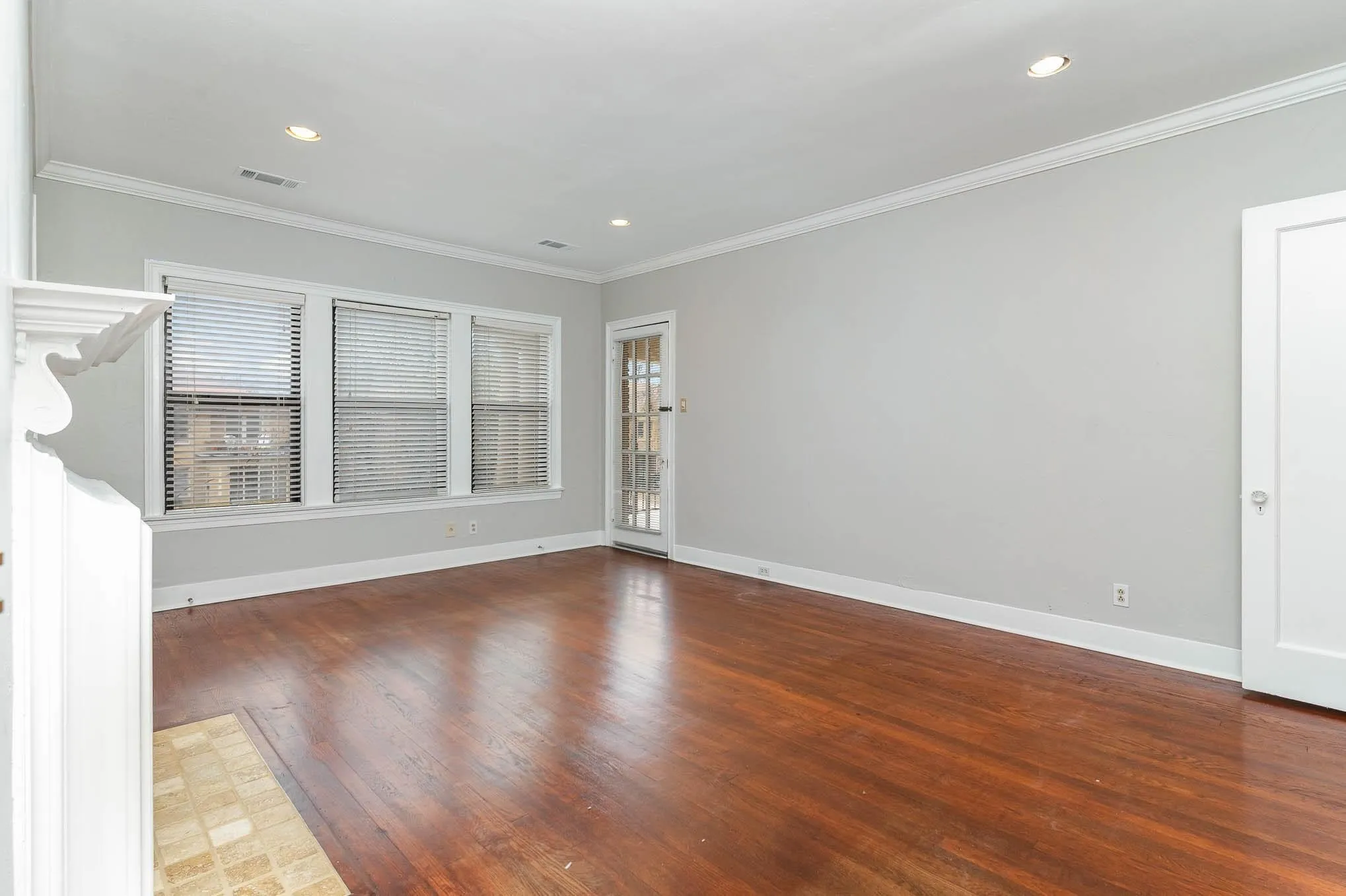 Duplex For Rent in Dallas County , 4008 Herschel Avenue, Dallas, Texas 75219, 2 Bedroom, 2 Bathroom, Garage spaces, 1,479 Sqft, built in 1949, mls#21378769, Real Estate Agent in Dallas, Homes For Rent in Dallas county, Homes For Rent in Dallas, Realtor in Dallas Texas, Real Estate Brokerage Independent Realty Texas, Luminita Cordes Realtor