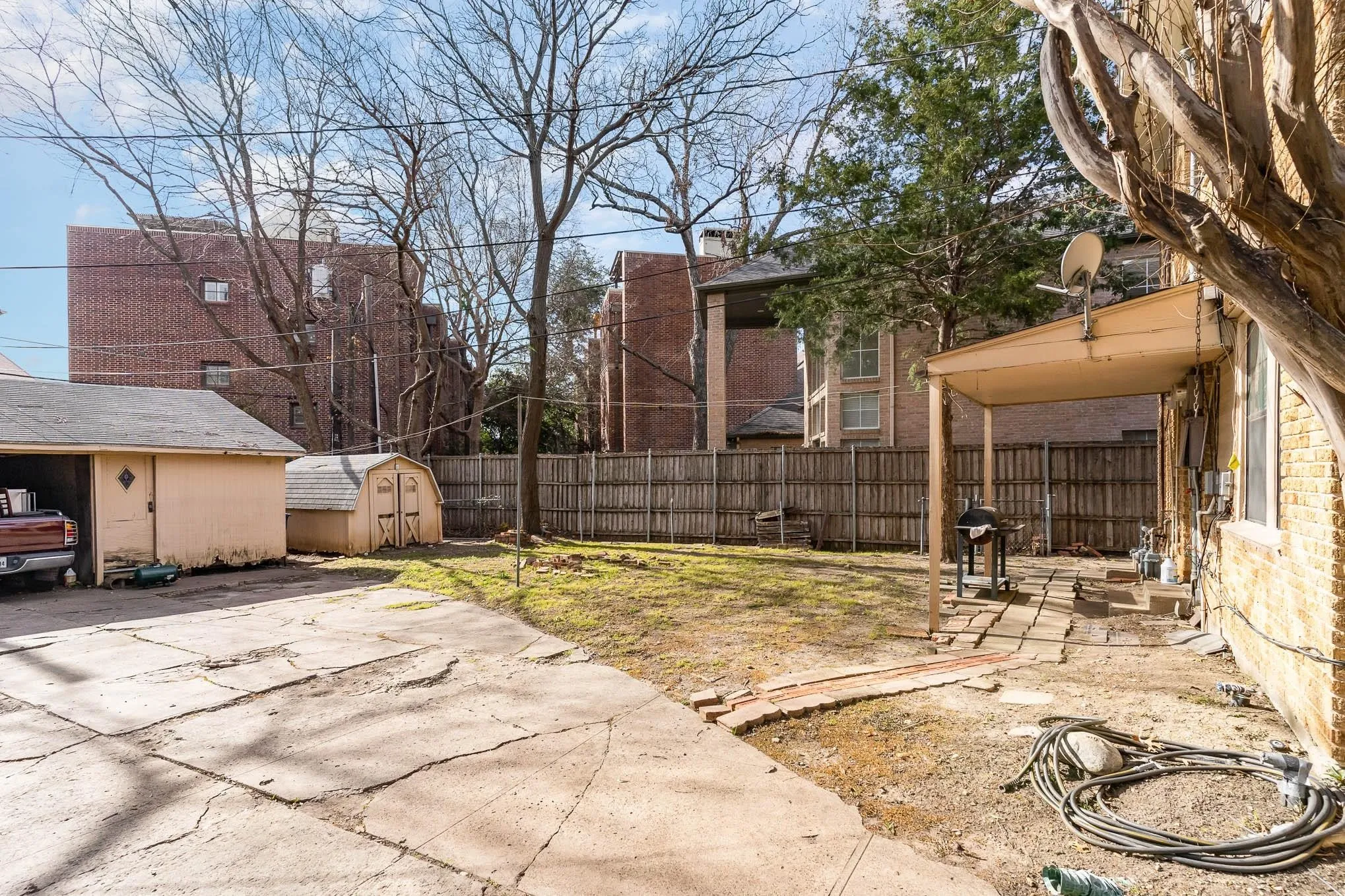 Duplex For Rent in Dallas County , 4008 Herschel Avenue, Dallas, Texas 75219, 2 Bedroom, 2 Bathroom, Garage spaces, 1,479 Sqft, built in 1949, mls#21378769, Real Estate Agent in Dallas, Homes For Rent in Dallas county, Homes For Rent in Dallas, Realtor in Dallas Texas, Real Estate Brokerage Independent Realty Texas, Luminita Cordes Realtor