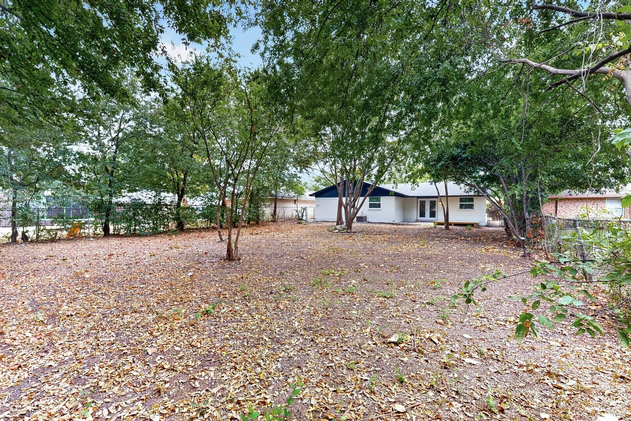 Single Family Residence For Sale in Dallas County , 926 SE 3rd Street, Grand Prairie, Texas 75051, 3 Bedroom, 2 Bathroom, 2 Garage spaces, 1,299 Sqft, built in 1971, mls#21378622, Real Estate Agent in Grand Prairie, Homes For Sale in Dallas county, Homes For Sale in Grand Prairie, Realtor in Grand Prairie Texas, Real Estate Brokerage Independent Realty Texas, Luminita Cordes Realtor