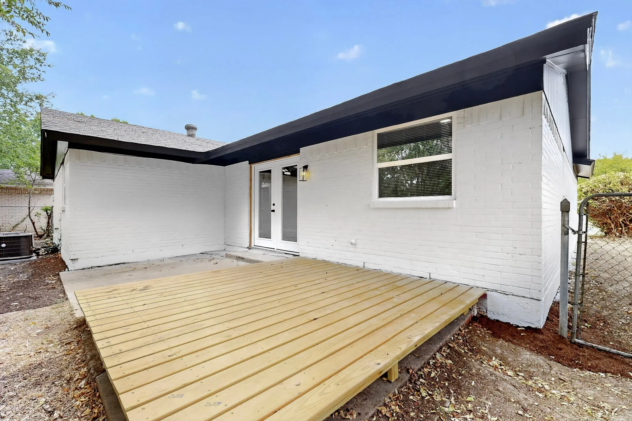 Single Family Residence For Sale in Dallas County , 926 SE 3rd Street, Grand Prairie, Texas 75051, 3 Bedroom, 2 Bathroom, 2 Garage spaces, 1,299 Sqft, built in 1971, mls#21378622, Real Estate Agent in Grand Prairie, Homes For Sale in Dallas county, Homes For Sale in Grand Prairie, Realtor in Grand Prairie Texas, Real Estate Brokerage Independent Realty Texas, Luminita Cordes Realtor