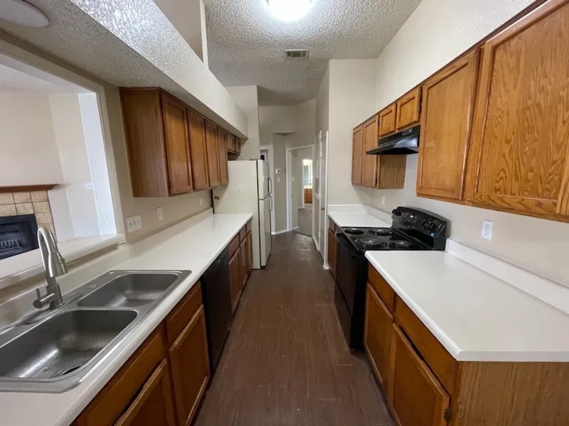 Duplex For Rent in Dallas County , 10228 Ridge Oak Street, Dallas, Texas 75227, 2 Bedroom, 2 Bathroom, 1 Garage spaces, 1,143 Sqft, built in 1985, mls#21378789, Real Estate Agent in Dallas, Homes For Rent in Dallas county, Homes For Rent in Dallas, Realtor in Dallas Texas, Real Estate Brokerage Independent Realty Texas, Luminita Cordes Realtor
