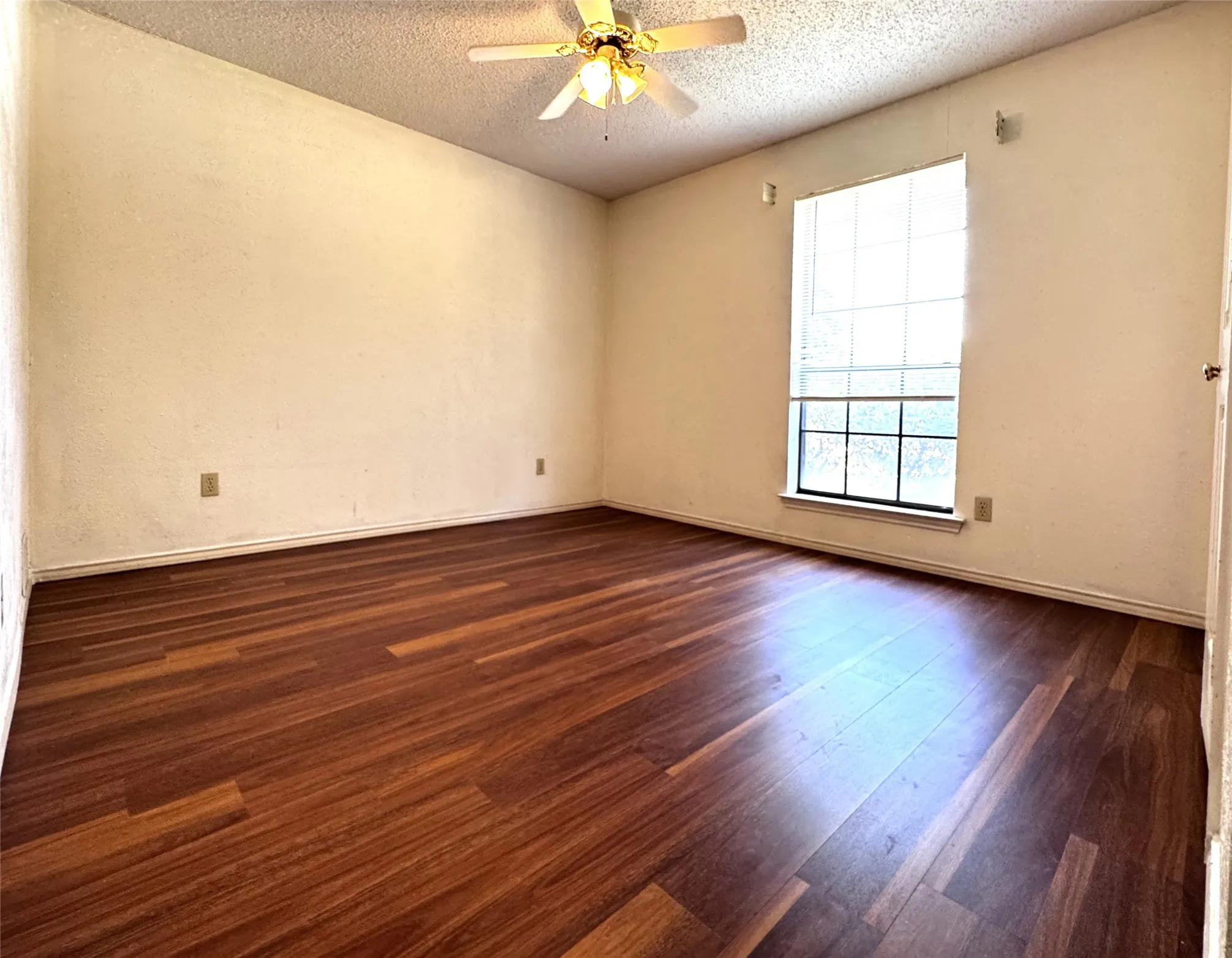 Single Family Residence For Rent in Collin County , 4204 Marshall Court, Plano, Texas 75093, 4 Bedroom, 2 Bathroom, 2 Garage spaces, 1,853 Sqft, built in 1983, mls#21378790, Real Estate Agent in Plano, Homes For Rent in Collin county, Homes For Rent in Plano, Realtor in Plano Texas, Real Estate Brokerage Independent Realty Texas, Luminita Cordes Realtor