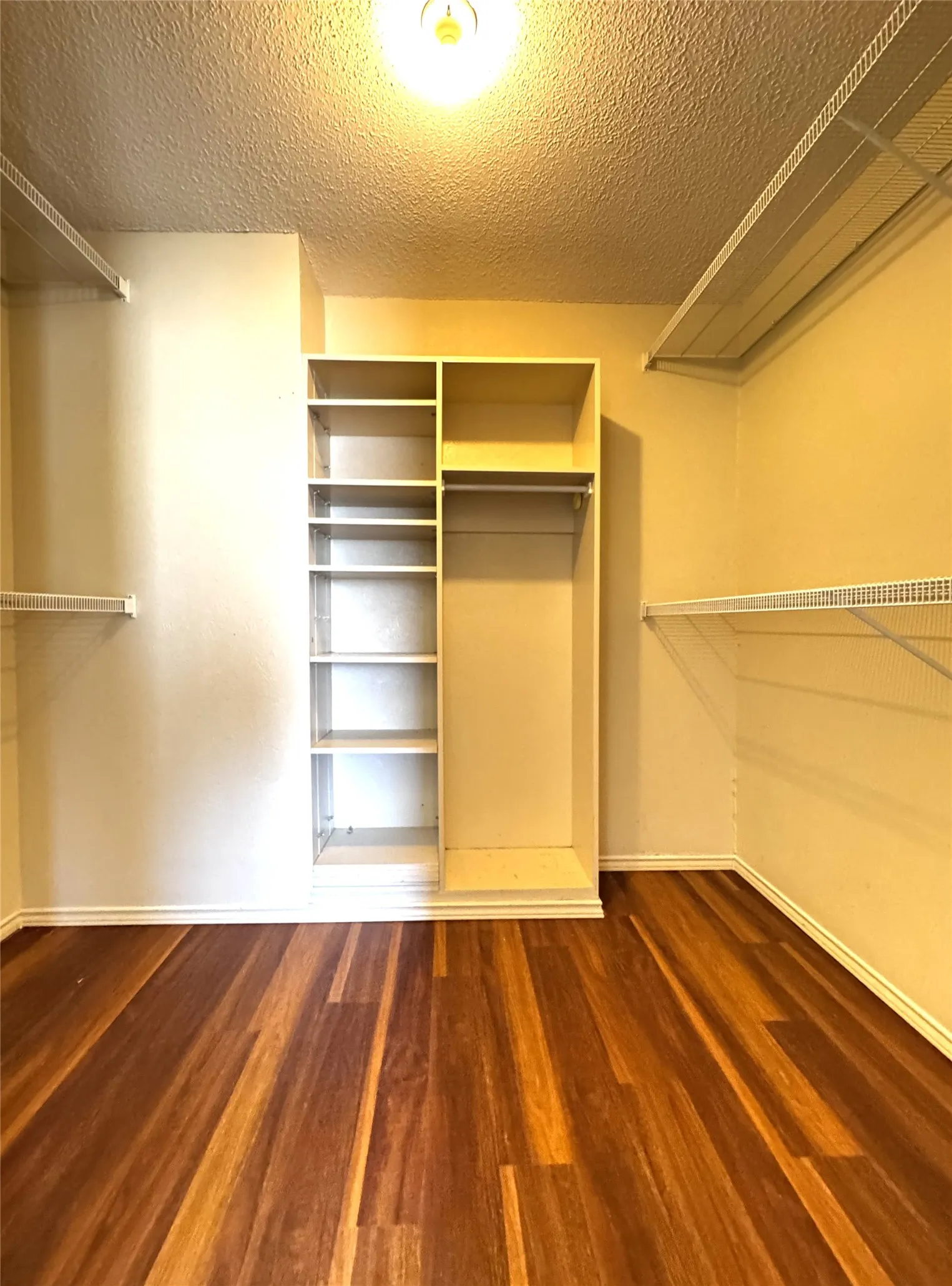 Single Family Residence For Rent in Collin County , 4204 Marshall Court, Plano, Texas 75093, 4 Bedroom, 2 Bathroom, 2 Garage spaces, 1,853 Sqft, built in 1983, mls#21378790, Real Estate Agent in Plano, Homes For Rent in Collin county, Homes For Rent in Plano, Realtor in Plano Texas, Real Estate Brokerage Independent Realty Texas, Luminita Cordes Realtor