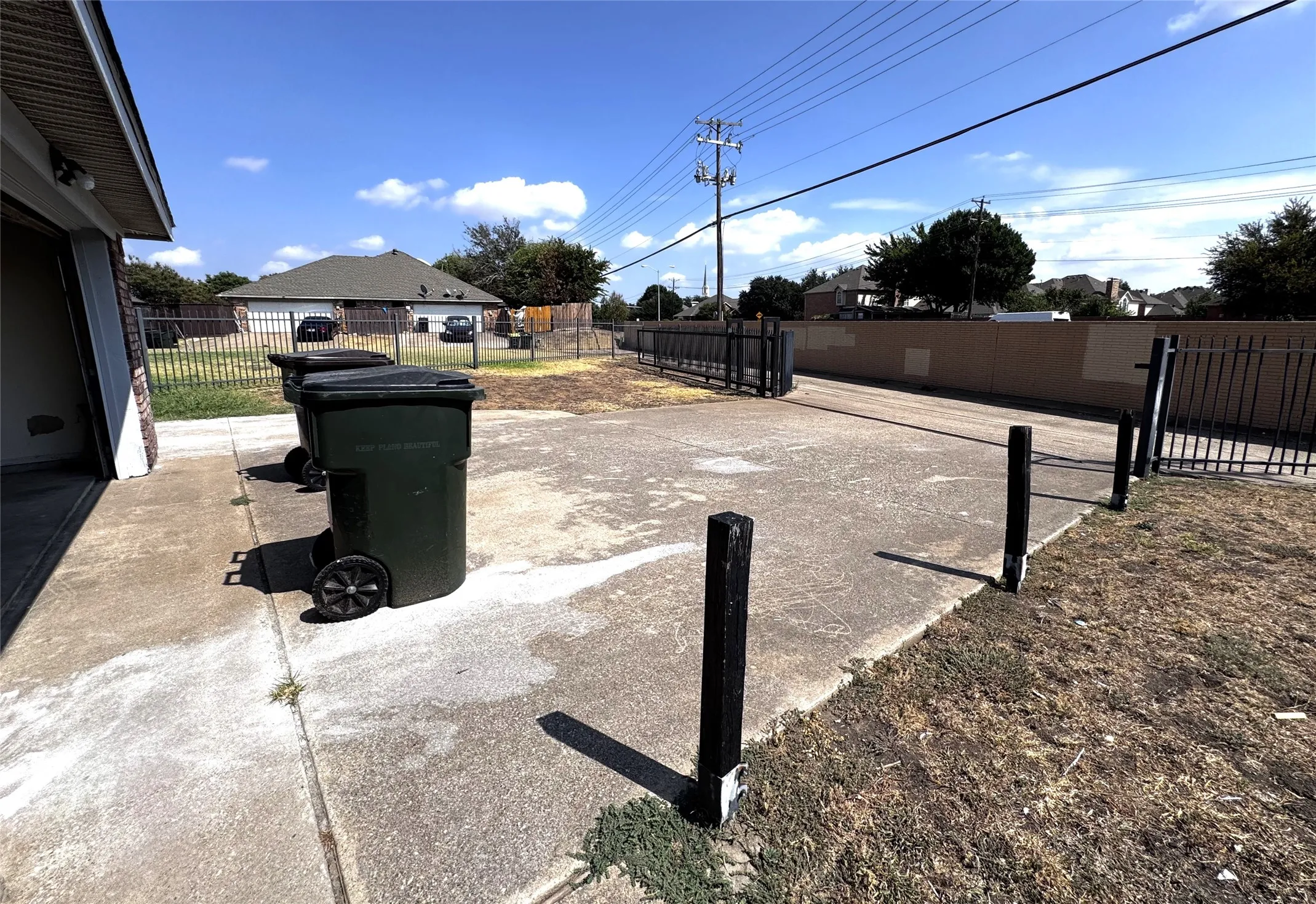 Single Family Residence For Rent in Collin County , 4204 Marshall Court, Plano, Texas 75093, 4 Bedroom, 2 Bathroom, 2 Garage spaces, 1,853 Sqft, built in 1983, mls#21378790, Real Estate Agent in Plano, Homes For Rent in Collin county, Homes For Rent in Plano, Realtor in Plano Texas, Real Estate Brokerage Independent Realty Texas, Luminita Cordes Realtor