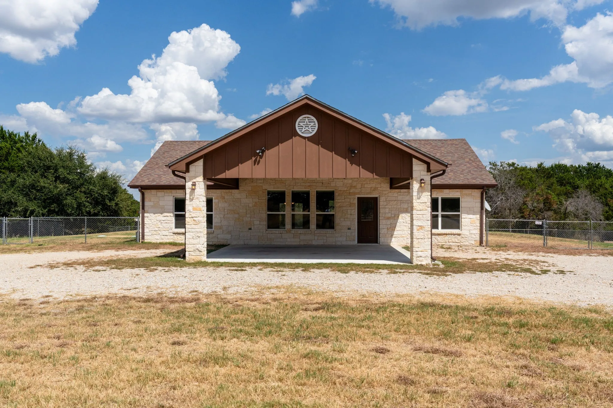 Single Family Residence For Sale in Lampasas County , 534 County Road 3081, Lampasas, Texas 76550, 3 Bedroom, 2 Bathroom, Garage spaces, 1,519 Sqft, built in 2020, mls#21378781, Real Estate Agent in Lampasas, Homes For Sale in Lampasas county, Homes For Sale in Lampasas, Realtor in Lampasas Texas, Real Estate Brokerage Independent Realty Texas, Luminita Cordes Realtor