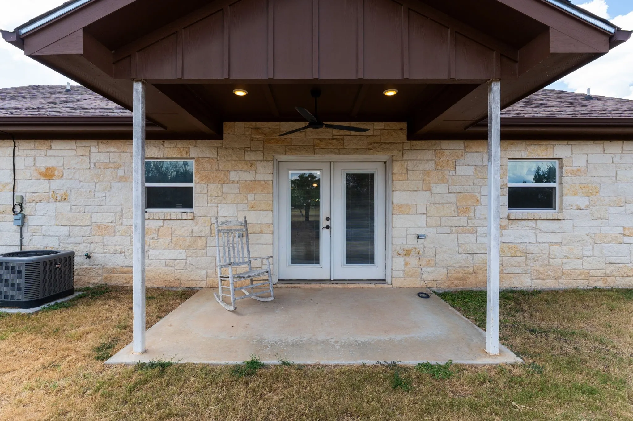 Covered patio featuring a concrete slab, recessed lighting, and a ceiling fan