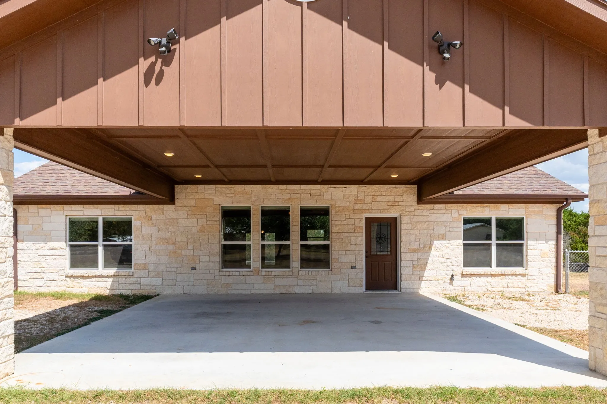 Single Family Residence For Sale in Lampasas County , 534 County Road 3081, Lampasas, Texas 76550, 3 Bedroom, 2 Bathroom, Garage spaces, 1,519 Sqft, built in 2020, mls#21378781, Real Estate Agent in Lampasas, Homes For Sale in Lampasas county, Homes For Sale in Lampasas, Realtor in Lampasas Texas, Real Estate Brokerage Independent Realty Texas, Luminita Cordes Realtor