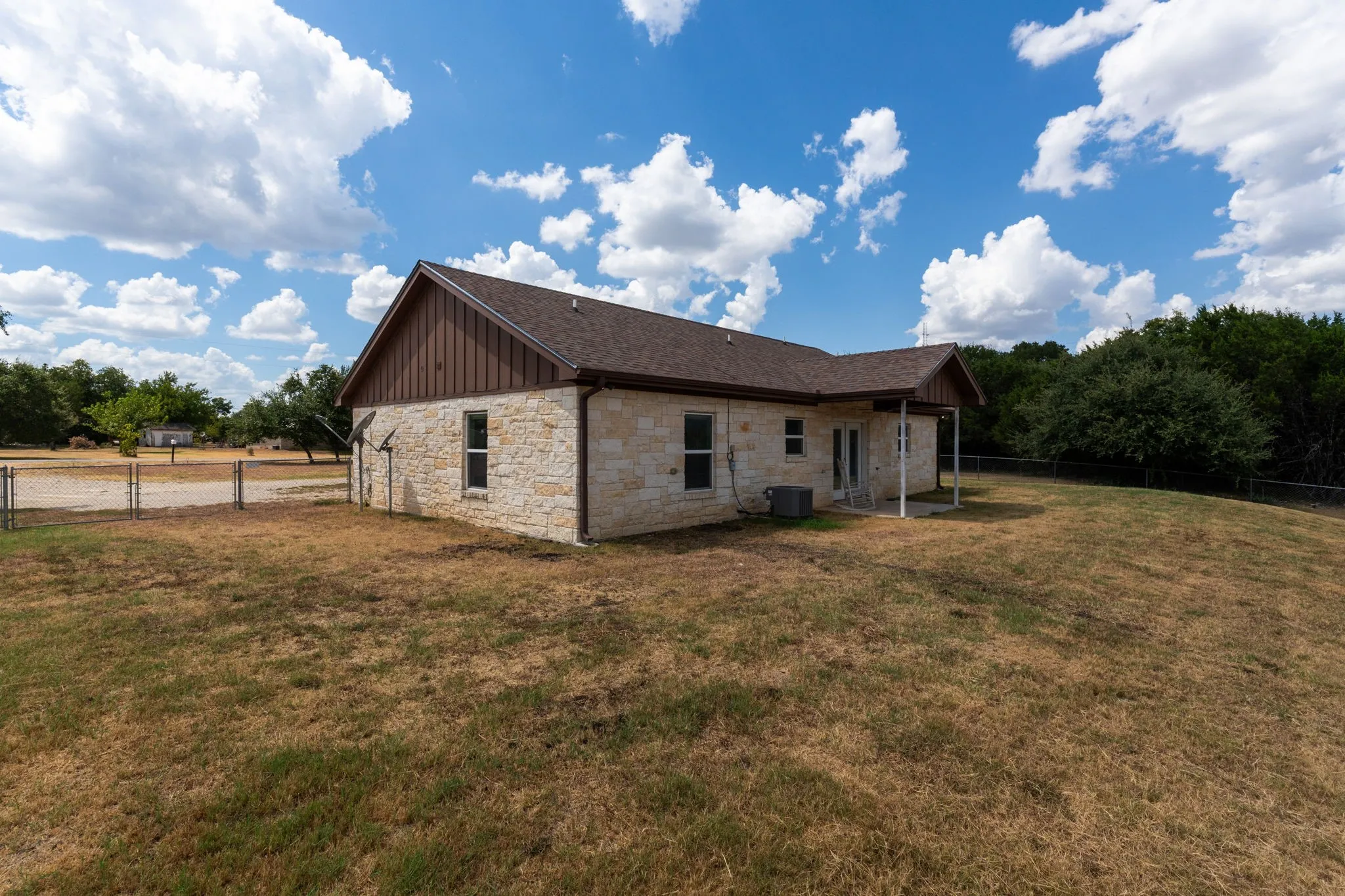 Single Family Residence For Sale in Lampasas County , 534 County Road 3081, Lampasas, Texas 76550, 3 Bedroom, 2 Bathroom, Garage spaces, 1,519 Sqft, built in 2020, mls#21378781, Real Estate Agent in Lampasas, Homes For Sale in Lampasas county, Homes For Sale in Lampasas, Realtor in Lampasas Texas, Real Estate Brokerage Independent Realty Texas, Luminita Cordes Realtor