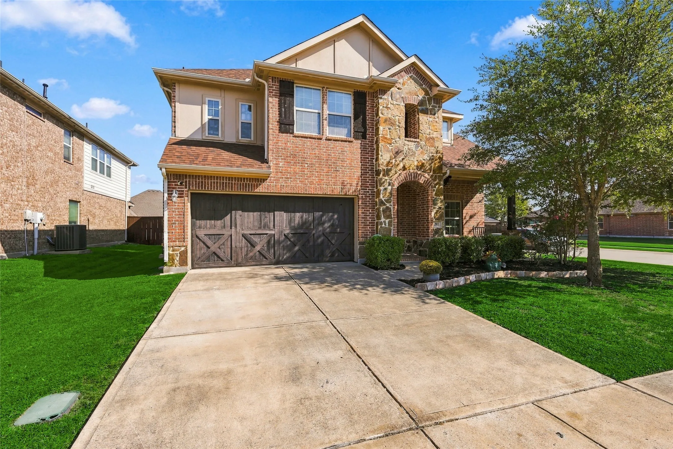 Single Family Residence For Sale in Rockwall County , 202 Pleasant Hill Lane, Fate, Texas 75189, 4 Bedroom, 4 Bathroom, 2 Garage spaces, 3,524 Sqft, built in 2013, mls#21374125, Real Estate Agent in Fate, Homes For Sale in Rockwall county, Homes For Sale in Fate, Realtor in Fate Texas, Real Estate Brokerage Independent Realty Texas, Luminita Cordes Realtor