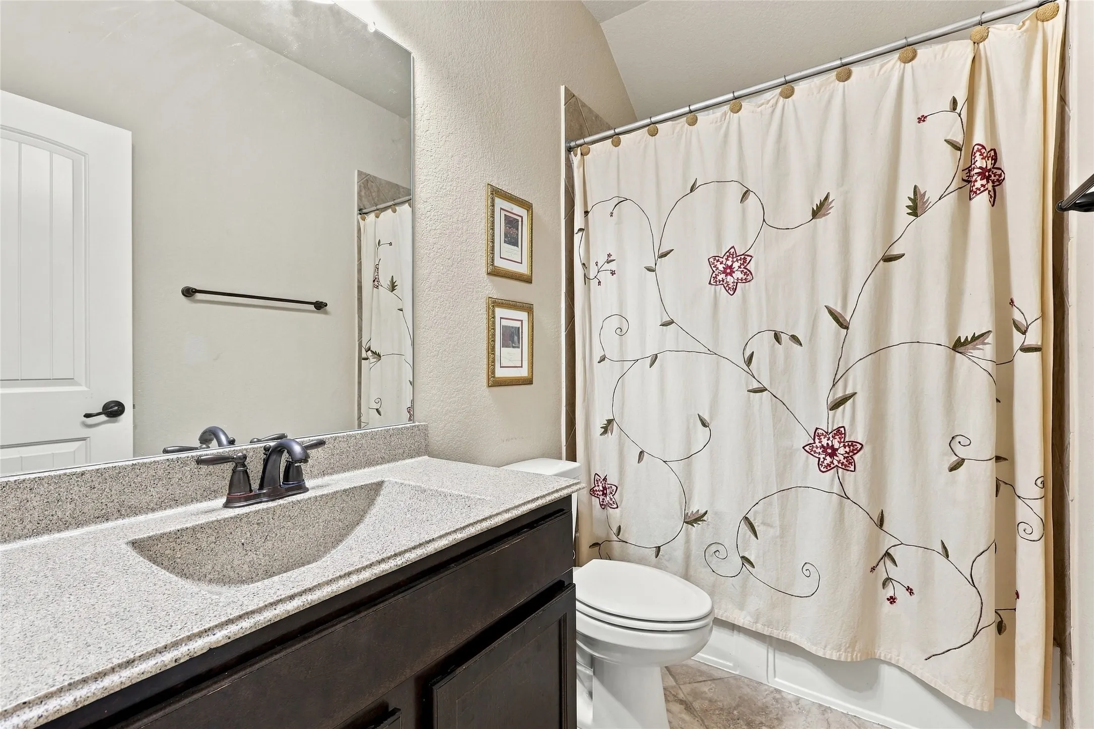 Single Family Residence For Sale in Rockwall County , 202 Pleasant Hill Lane, Fate, Texas 75189, 4 Bedroom, 4 Bathroom, 2 Garage spaces, 3,524 Sqft, built in 2013, mls#21374125, Real Estate Agent in Fate, Homes For Sale in Rockwall county, Homes For Sale in Fate, Realtor in Fate Texas, Real Estate Brokerage Independent Realty Texas, Luminita Cordes Realtor