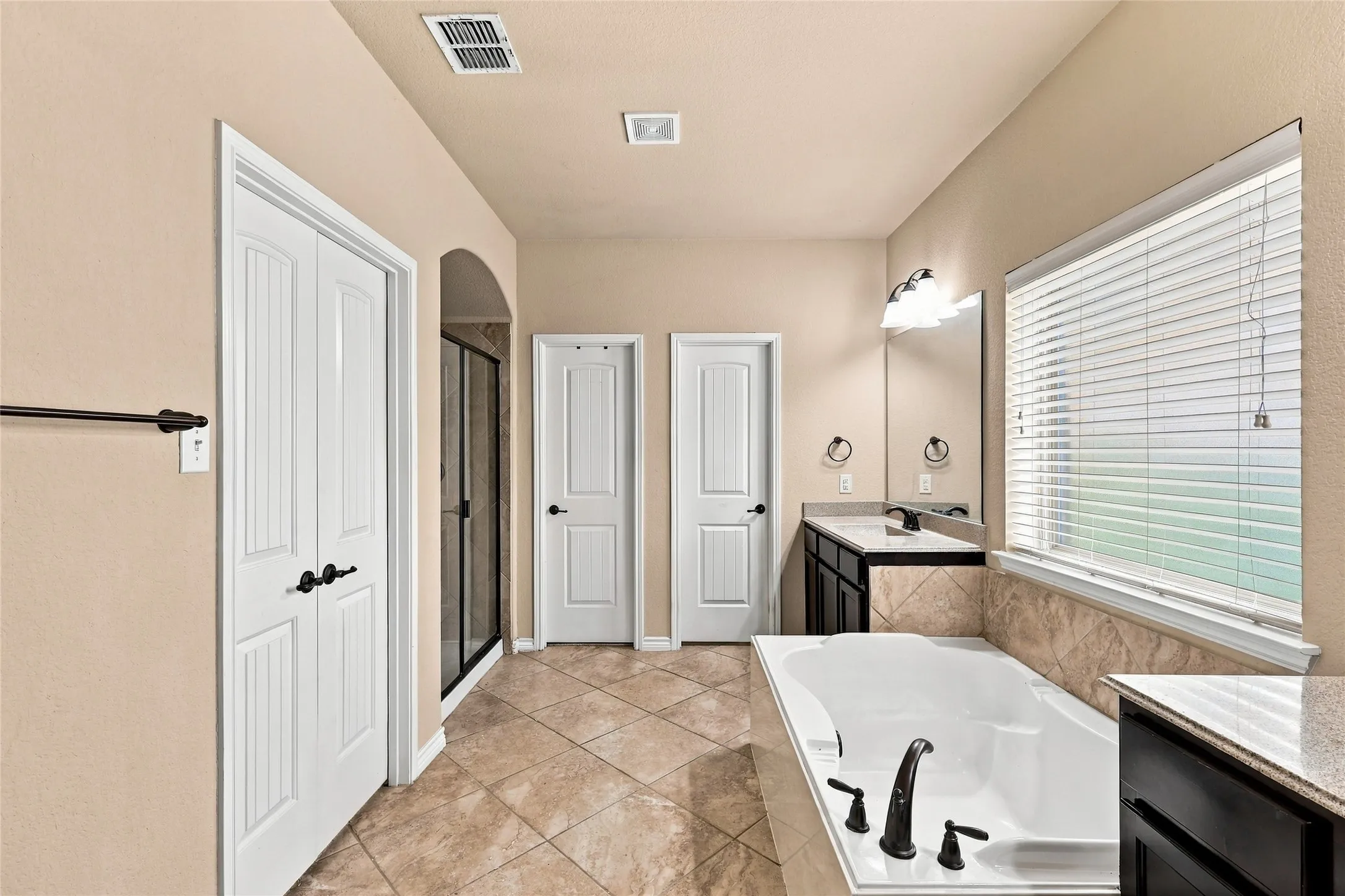 Single Family Residence For Sale in Rockwall County , 202 Pleasant Hill Lane, Fate, Texas 75189, 4 Bedroom, 4 Bathroom, 2 Garage spaces, 3,524 Sqft, built in 2013, mls#21374125, Real Estate Agent in Fate, Homes For Sale in Rockwall county, Homes For Sale in Fate, Realtor in Fate Texas, Real Estate Brokerage Independent Realty Texas, Luminita Cordes Realtor