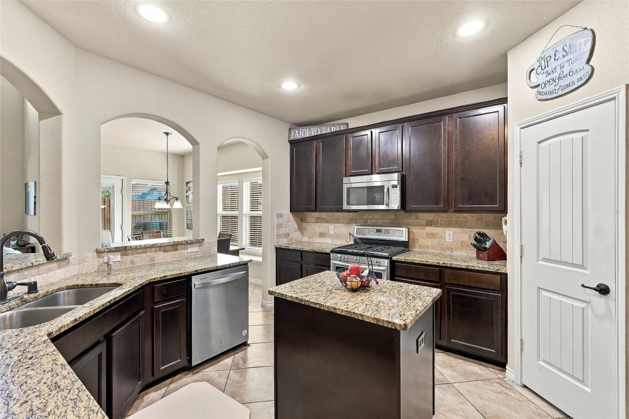 Single Family Residence For Sale in Rockwall County , 202 Pleasant Hill Lane, Fate, Texas 75189, 4 Bedroom, 4 Bathroom, 2 Garage spaces, 3,524 Sqft, built in 2013, mls#21374125, Real Estate Agent in Fate, Homes For Sale in Rockwall county, Homes For Sale in Fate, Realtor in Fate Texas, Real Estate Brokerage Independent Realty Texas, Luminita Cordes Realtor