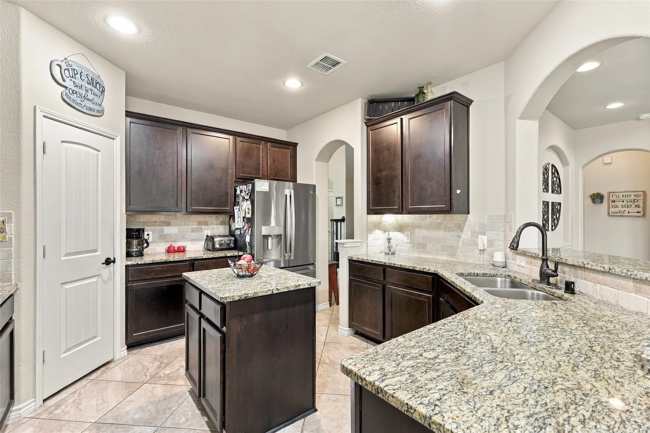 Single Family Residence For Sale in Rockwall County , 202 Pleasant Hill Lane, Fate, Texas 75189, 4 Bedroom, 4 Bathroom, 2 Garage spaces, 3,524 Sqft, built in 2013, mls#21374125, Real Estate Agent in Fate, Homes For Sale in Rockwall county, Homes For Sale in Fate, Realtor in Fate Texas, Real Estate Brokerage Independent Realty Texas, Luminita Cordes Realtor