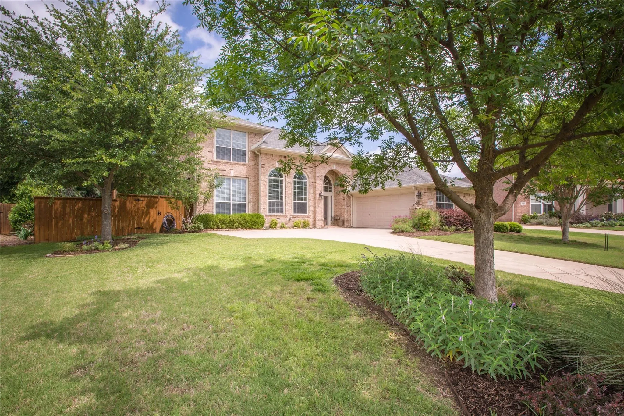 Single Family Residence For Rent in Denton County , 4504 Narrowbrook Drive, Flower Mound, Texas 75028, 4 Bedroom, 4 Bathroom, 2 Garage spaces, 3,417 Sqft, built in 2004, mls#21377793, Real Estate Agent in Flower Mound, Homes For Rent in Denton county, Homes For Rent in Flower Mound, Realtor in Flower Mound Texas, Real Estate Brokerage Independent Realty Texas, Luminita Cordes Realtor