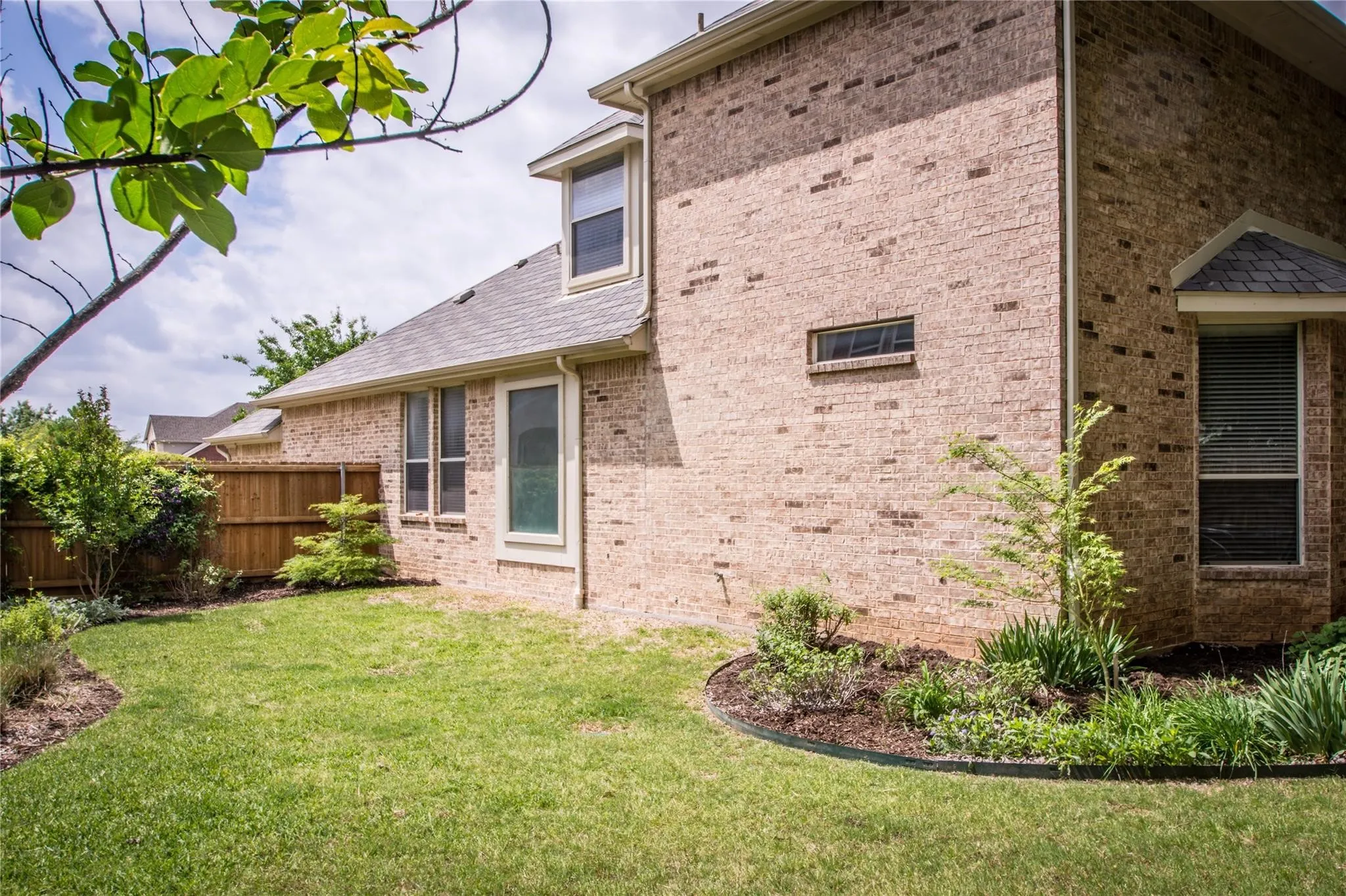 Single Family Residence For Rent in Denton County , 4504 Narrowbrook Drive, Flower Mound, Texas 75028, 4 Bedroom, 4 Bathroom, 2 Garage spaces, 3,417 Sqft, built in 2004, mls#21377793, Real Estate Agent in Flower Mound, Homes For Rent in Denton county, Homes For Rent in Flower Mound, Realtor in Flower Mound Texas, Real Estate Brokerage Independent Realty Texas, Luminita Cordes Realtor