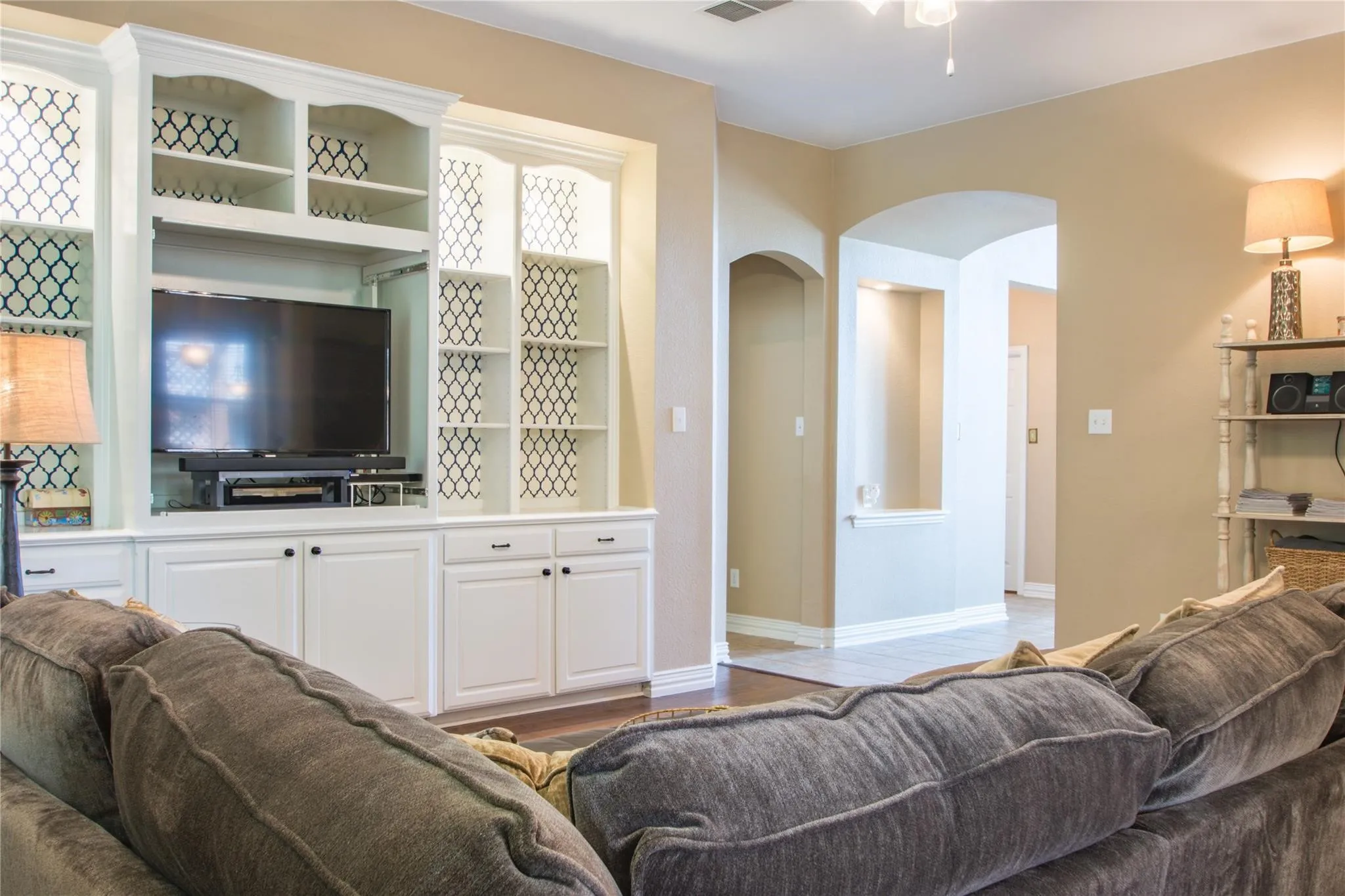 Single Family Residence For Rent in Denton County , 4504 Narrowbrook Drive, Flower Mound, Texas 75028, 4 Bedroom, 4 Bathroom, 2 Garage spaces, 3,417 Sqft, built in 2004, mls#21377793, Real Estate Agent in Flower Mound, Homes For Rent in Denton county, Homes For Rent in Flower Mound, Realtor in Flower Mound Texas, Real Estate Brokerage Independent Realty Texas, Luminita Cordes Realtor