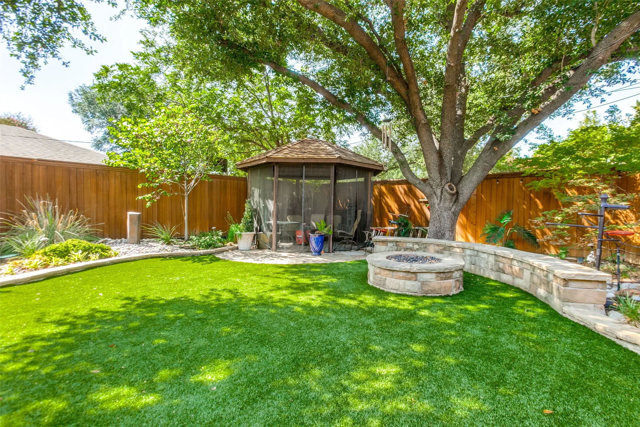 Single Family Residence For Sale in Collin County , 312 Canyon Valley Drive, Richardson, Texas 75080, 4 Bedroom, 3 Bathroom, 2 Garage spaces, 2,339 Sqft, built in 1970, mls#21378728, Real Estate Agent in Richardson, Homes For Sale in Collin county, Homes For Sale in Richardson, Realtor in Richardson Texas, Real Estate Brokerage Independent Realty Texas, Luminita Cordes Realtor
