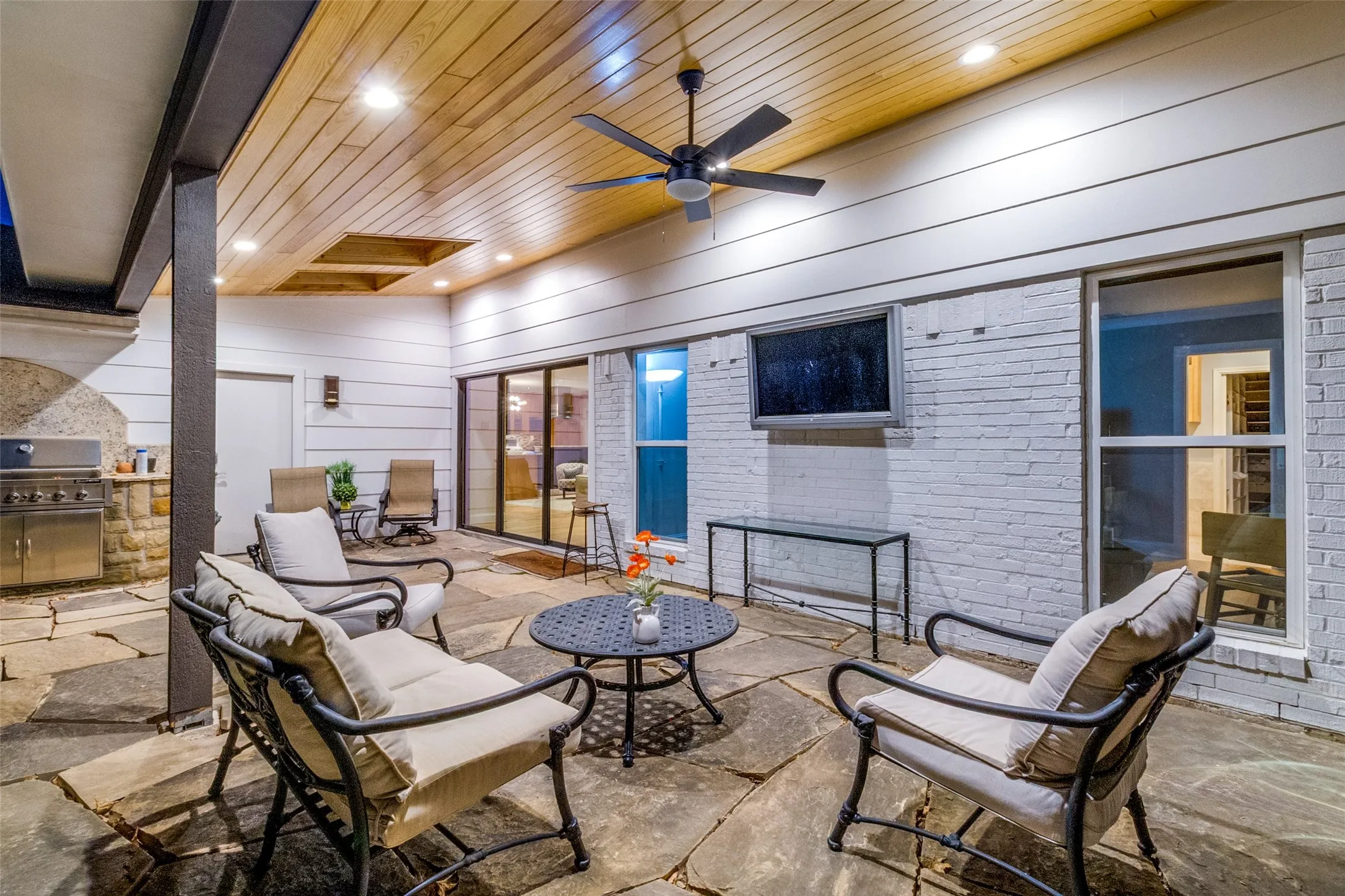 Single Family Residence For Sale in Collin County , 312 Canyon Valley Drive, Richardson, Texas 75080, 4 Bedroom, 3 Bathroom, 2 Garage spaces, 2,339 Sqft, built in 1970, mls#21378728, Real Estate Agent in Richardson, Homes For Sale in Collin county, Homes For Sale in Richardson, Realtor in Richardson Texas, Real Estate Brokerage Independent Realty Texas, Luminita Cordes Realtor