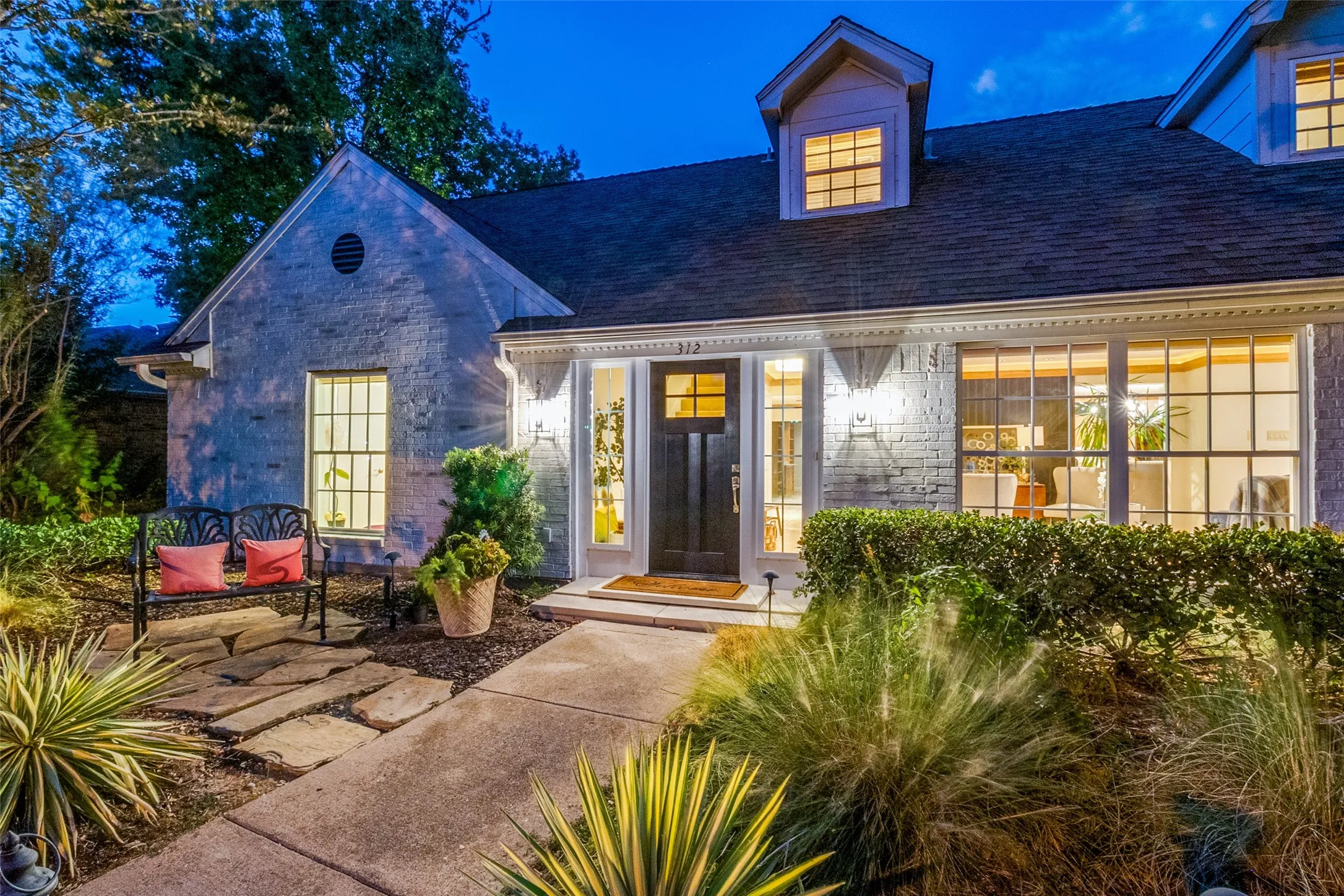 Single Family Residence For Sale in Collin County , 312 Canyon Valley Drive, Richardson, Texas 75080, 4 Bedroom, 3 Bathroom, 2 Garage spaces, 2,339 Sqft, built in 1970, mls#21378728, Real Estate Agent in Richardson, Homes For Sale in Collin county, Homes For Sale in Richardson, Realtor in Richardson Texas, Real Estate Brokerage Independent Realty Texas, Luminita Cordes Realtor