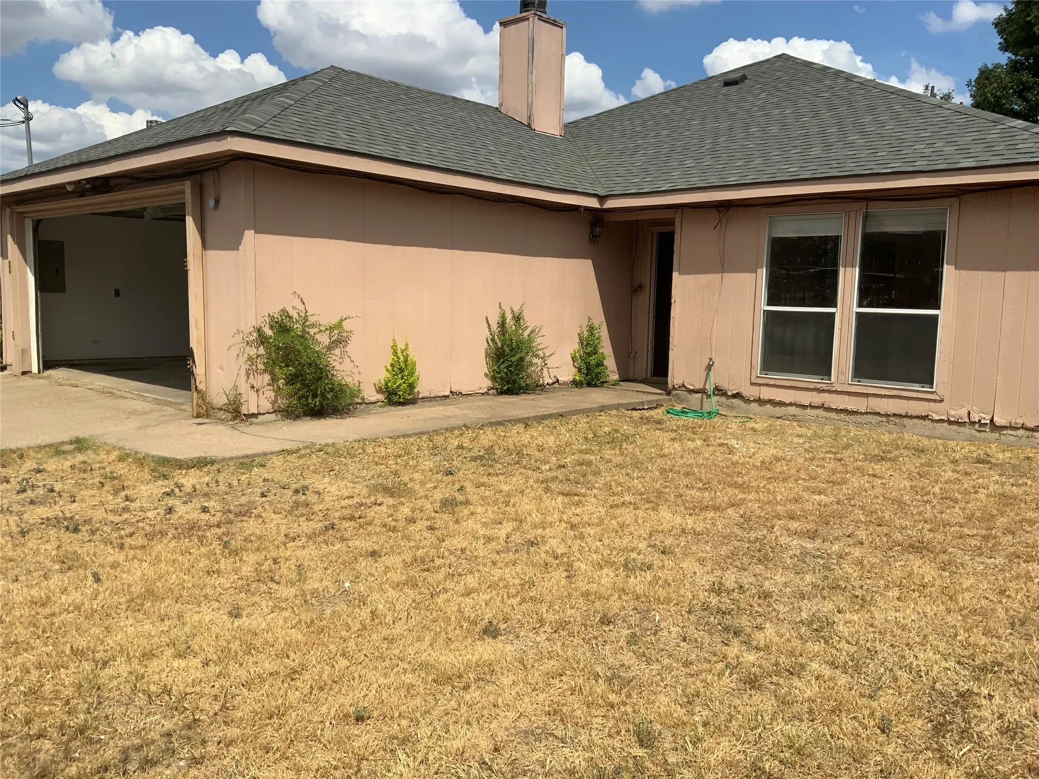 Single Family Residence For Sale in Dallas County , 8028 Texridge Drive, Dallas, Texas 75232, 3 Bedroom, 2 Bathroom, 2 Garage spaces, 1,809 Sqft, built in 2000, mls#21377458, Real Estate Agent in Dallas, Homes For Sale in Dallas county, Homes For Sale in Dallas, Realtor in Dallas Texas, Real Estate Brokerage Independent Realty Texas, Luminita Cordes Realtor
