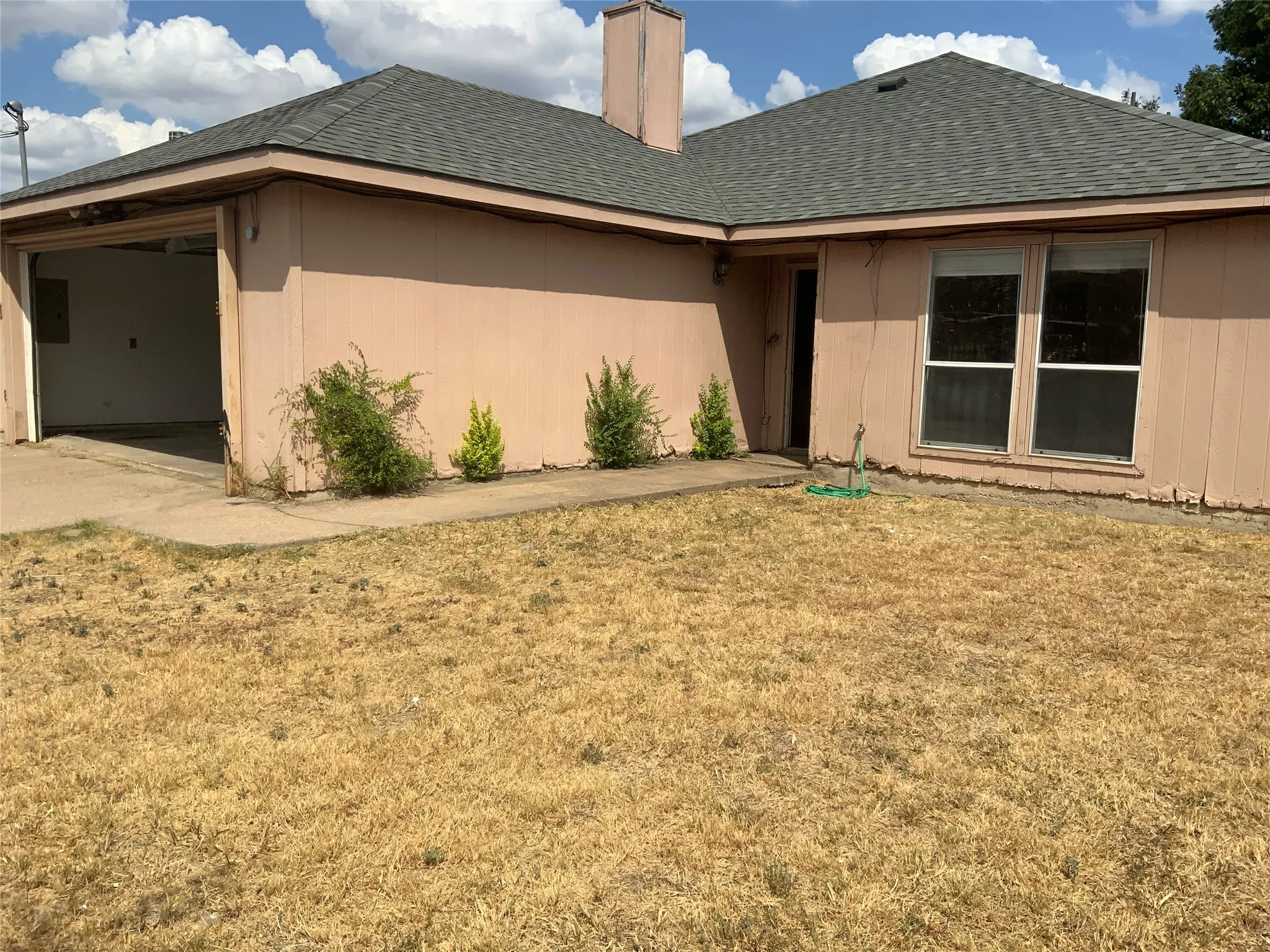 Single Family Residence For Sale in Dallas County , 8028 Texridge Drive, Dallas, Texas 75232, 3 Bedroom, 2 Bathroom, 2 Garage spaces, 1,809 Sqft, built in 2000, mls#21377458, Real Estate Agent in Dallas, Homes For Sale in Dallas county, Homes For Sale in Dallas, Realtor in Dallas Texas, Real Estate Brokerage Independent Realty Texas, Luminita Cordes Realtor