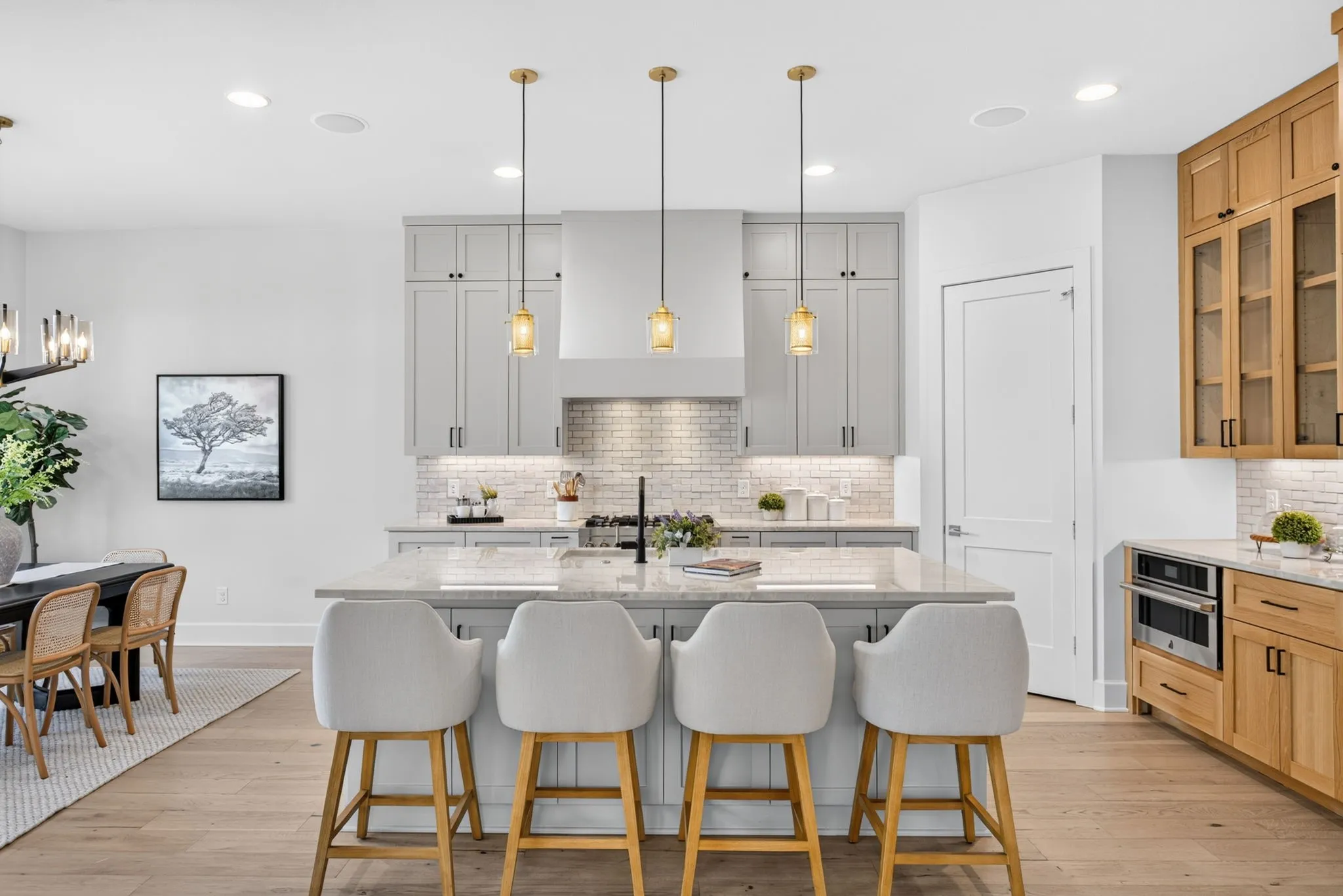 Single Family Residence For Sale in Tarrant County , 3837 Englewood Lane, Fort Worth, Texas 76107, 4 Bedroom, 3 Bathroom, 2 Garage spaces, 2,995 Sqft, built in 2021, mls#21376509, Real Estate Agent in Fort Worth, Homes For Sale in Tarrant county, Homes For Sale in Fort Worth, Realtor in Fort Worth Texas, Real Estate Brokerage Independent Realty Texas, Luminita Cordes Realtor