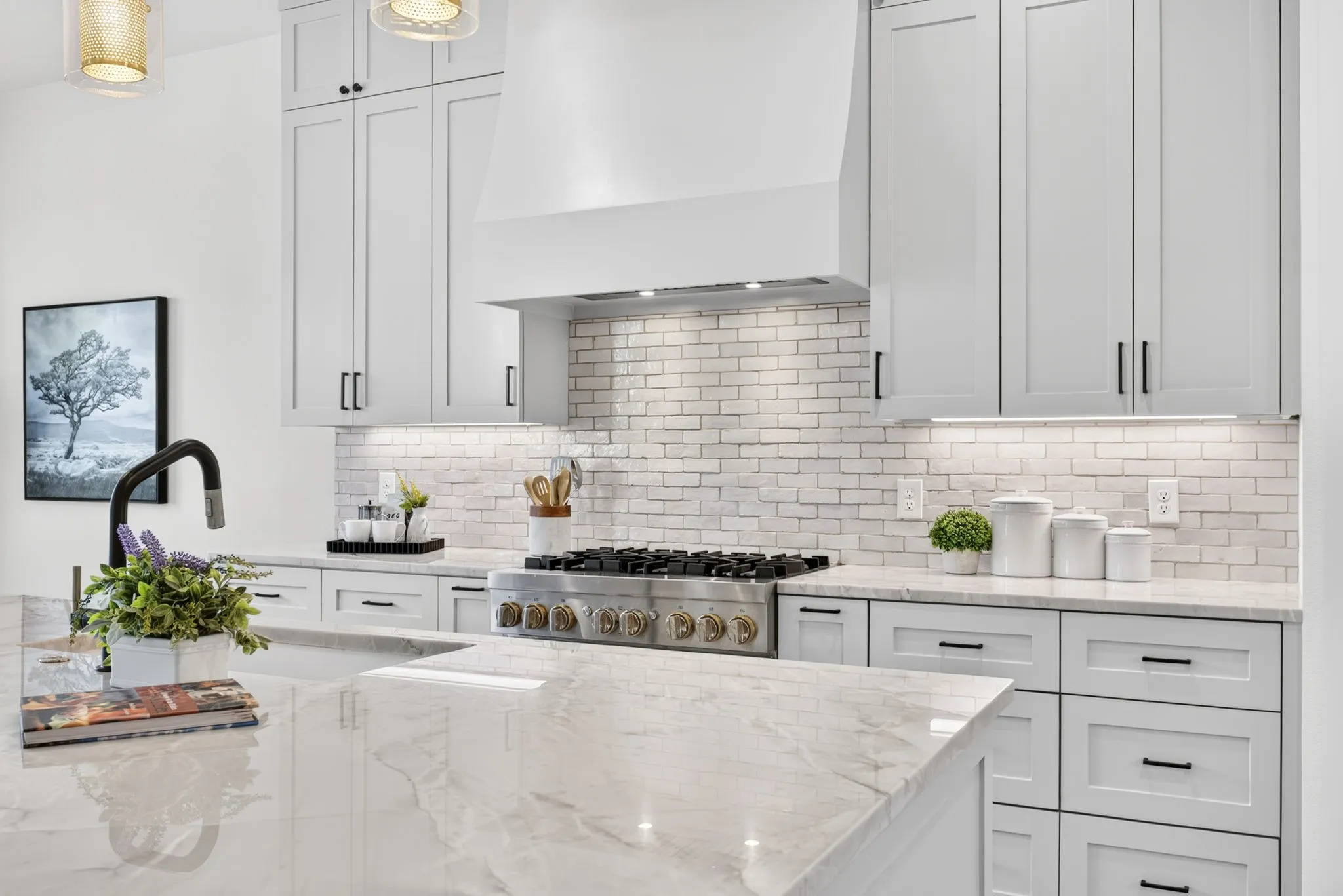 Single Family Residence For Sale in Tarrant County , 3837 Englewood Lane, Fort Worth, Texas 76107, 4 Bedroom, 3 Bathroom, 2 Garage spaces, 2,995 Sqft, built in 2021, mls#21376509, Real Estate Agent in Fort Worth, Homes For Sale in Tarrant county, Homes For Sale in Fort Worth, Realtor in Fort Worth Texas, Real Estate Brokerage Independent Realty Texas, Luminita Cordes Realtor