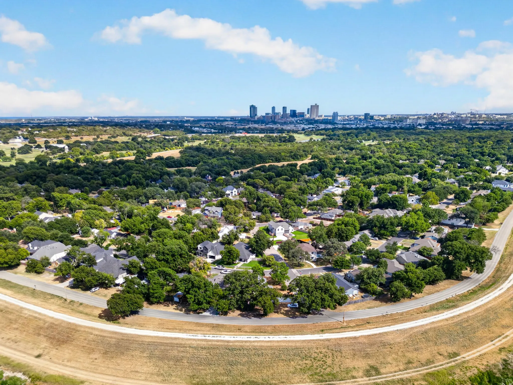 Single Family Residence For Sale in Tarrant County , 3837 Englewood Lane, Fort Worth, Texas 76107, 4 Bedroom, 3 Bathroom, 2 Garage spaces, 2,995 Sqft, built in 2021, mls#21376509, Real Estate Agent in Fort Worth, Homes For Sale in Tarrant county, Homes For Sale in Fort Worth, Realtor in Fort Worth Texas, Real Estate Brokerage Independent Realty Texas, Luminita Cordes Realtor