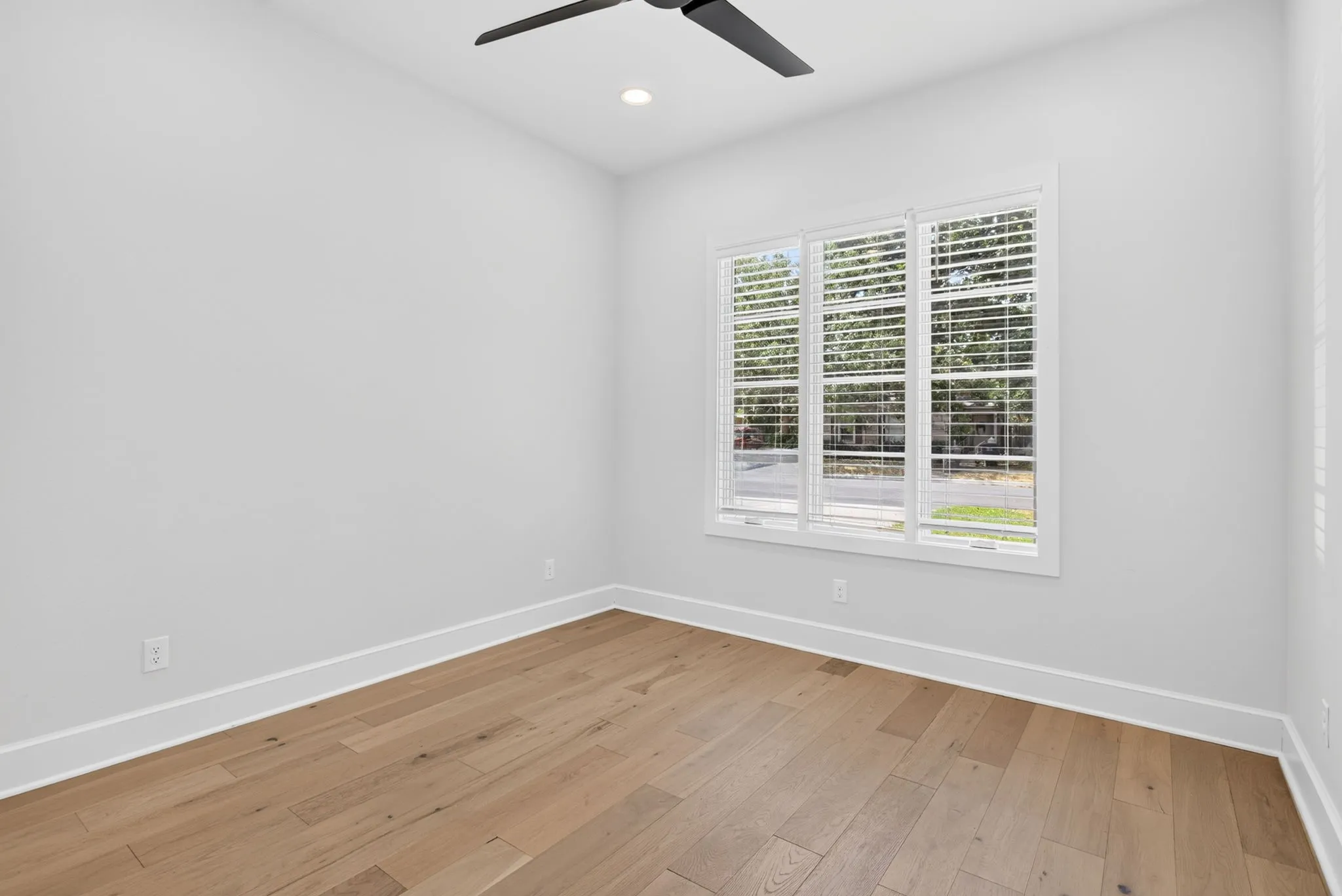 Single Family Residence For Sale in Tarrant County , 3837 Englewood Lane, Fort Worth, Texas 76107, 4 Bedroom, 3 Bathroom, 2 Garage spaces, 2,995 Sqft, built in 2021, mls#21376509, Real Estate Agent in Fort Worth, Homes For Sale in Tarrant county, Homes For Sale in Fort Worth, Realtor in Fort Worth Texas, Real Estate Brokerage Independent Realty Texas, Luminita Cordes Realtor