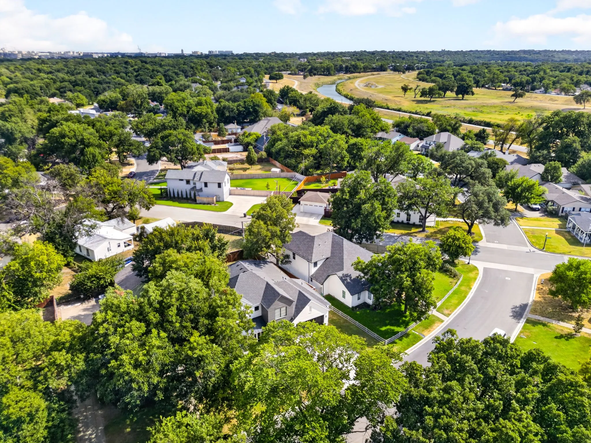Single Family Residence For Sale in Tarrant County , 3837 Englewood Lane, Fort Worth, Texas 76107, 4 Bedroom, 3 Bathroom, 2 Garage spaces, 2,995 Sqft, built in 2021, mls#21376509, Real Estate Agent in Fort Worth, Homes For Sale in Tarrant county, Homes For Sale in Fort Worth, Realtor in Fort Worth Texas, Real Estate Brokerage Independent Realty Texas, Luminita Cordes Realtor