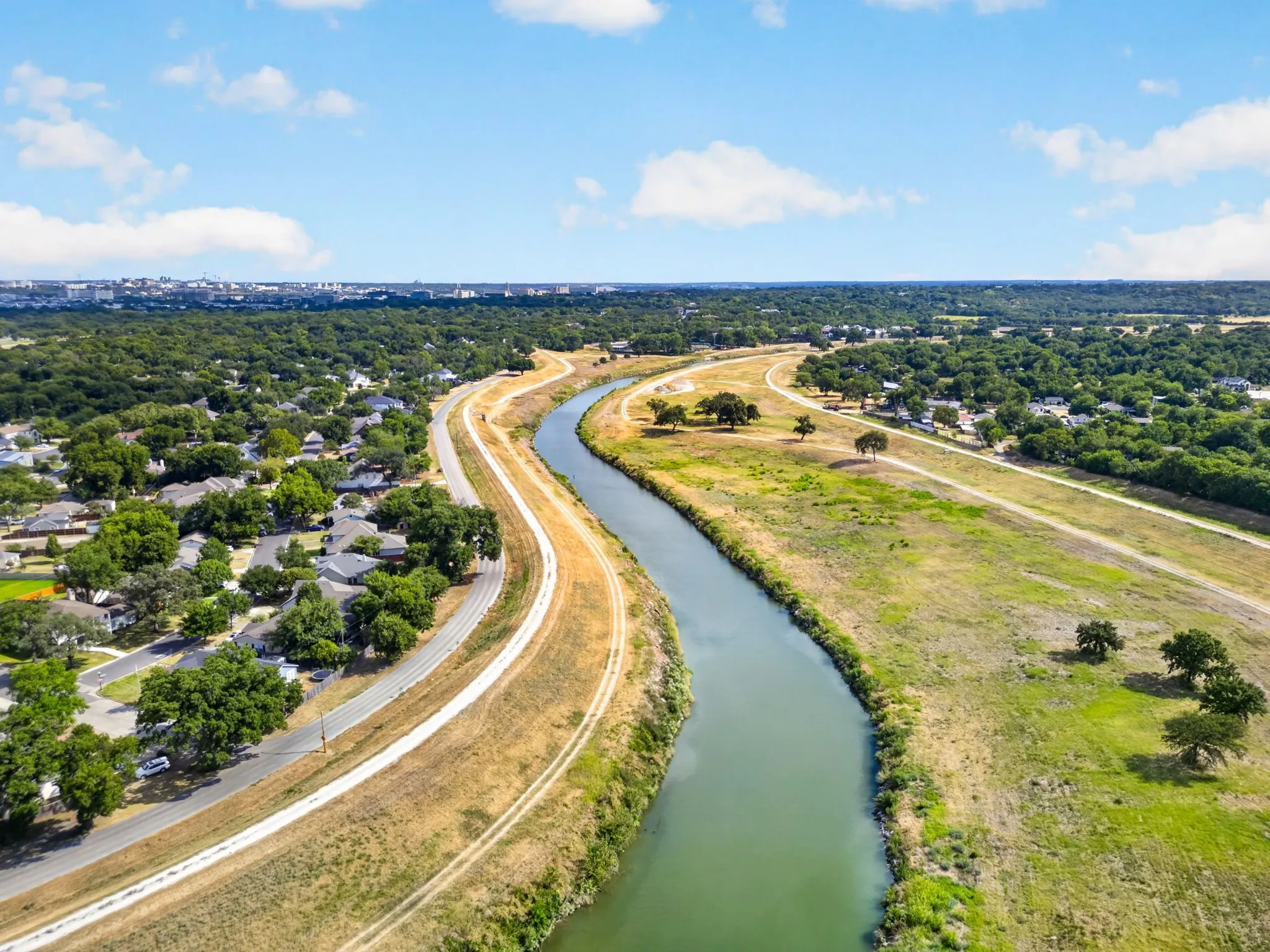 Single Family Residence For Sale in Tarrant County , 3837 Englewood Lane, Fort Worth, Texas 76107, 4 Bedroom, 3 Bathroom, 2 Garage spaces, 2,995 Sqft, built in 2021, mls#21376509, Real Estate Agent in Fort Worth, Homes For Sale in Tarrant county, Homes For Sale in Fort Worth, Realtor in Fort Worth Texas, Real Estate Brokerage Independent Realty Texas, Luminita Cordes Realtor