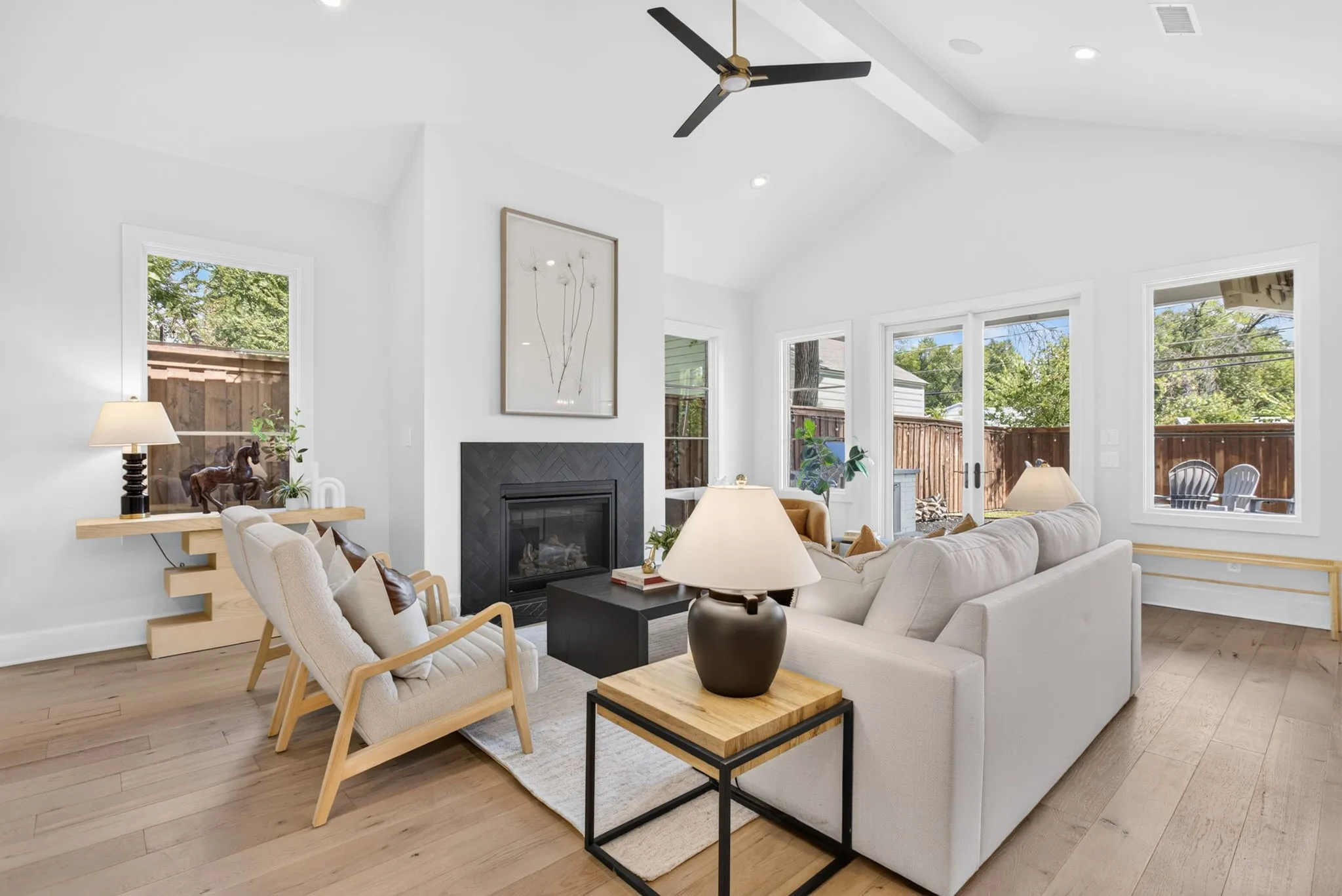 Single Family Residence For Sale in Tarrant County , 3837 Englewood Lane, Fort Worth, Texas 76107, 4 Bedroom, 3 Bathroom, 2 Garage spaces, 2,995 Sqft, built in 2021, mls#21376509, Real Estate Agent in Fort Worth, Homes For Sale in Tarrant county, Homes For Sale in Fort Worth, Realtor in Fort Worth Texas, Real Estate Brokerage Independent Realty Texas, Luminita Cordes Realtor
