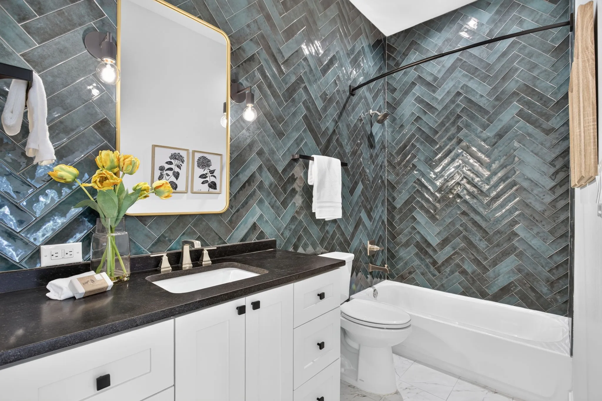 Single Family Residence For Sale in Tarrant County , 3837 Englewood Lane, Fort Worth, Texas 76107, 4 Bedroom, 3 Bathroom, 2 Garage spaces, 2,995 Sqft, built in 2021, mls#21376509, Real Estate Agent in Fort Worth, Homes For Sale in Tarrant county, Homes For Sale in Fort Worth, Realtor in Fort Worth Texas, Real Estate Brokerage Independent Realty Texas, Luminita Cordes Realtor
