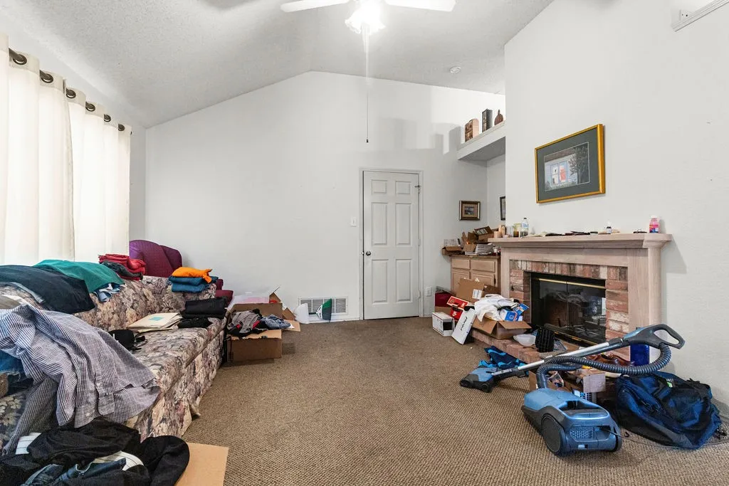 Single Family Residence For Sale in Tarrant County , 926 Wintercrest Court, Arlington, Texas 76017, 3 Bedroom, 2 Bathroom, 2 Garage spaces, 1,770 Sqft, built in 1992, mls#21378669, Real Estate Agent in Arlington, Homes For Sale in Tarrant county, Homes For Sale in Arlington, Realtor in Arlington Texas, Real Estate Brokerage Independent Realty Texas, Luminita Cordes Realtor