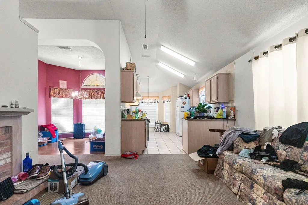 Single Family Residence For Sale in Tarrant County , 926 Wintercrest Court, Arlington, Texas 76017, 3 Bedroom, 2 Bathroom, 2 Garage spaces, 1,770 Sqft, built in 1992, mls#21378669, Real Estate Agent in Arlington, Homes For Sale in Tarrant county, Homes For Sale in Arlington, Realtor in Arlington Texas, Real Estate Brokerage Independent Realty Texas, Luminita Cordes Realtor