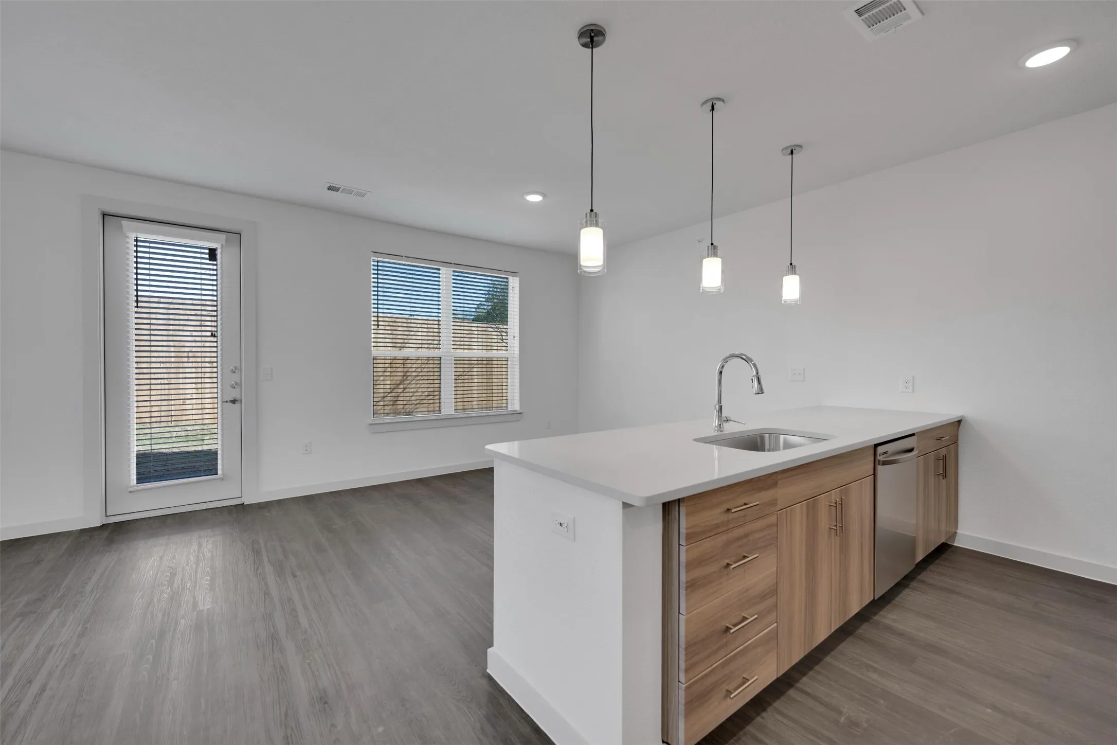 Townhouse For Rent in Dallas County , 10030 Garland Road 1702, Dallas, Texas 75218, 2 Bedroom, 3 Bathroom, 1 Garage spaces, 1,503 Sqft, built in 2023, mls#21378822, Real Estate Agent in Dallas, Homes For Rent in Dallas county, Homes For Rent in Dallas, Realtor in Dallas Texas, Real Estate Brokerage Independent Realty Texas, Luminita Cordes Realtor