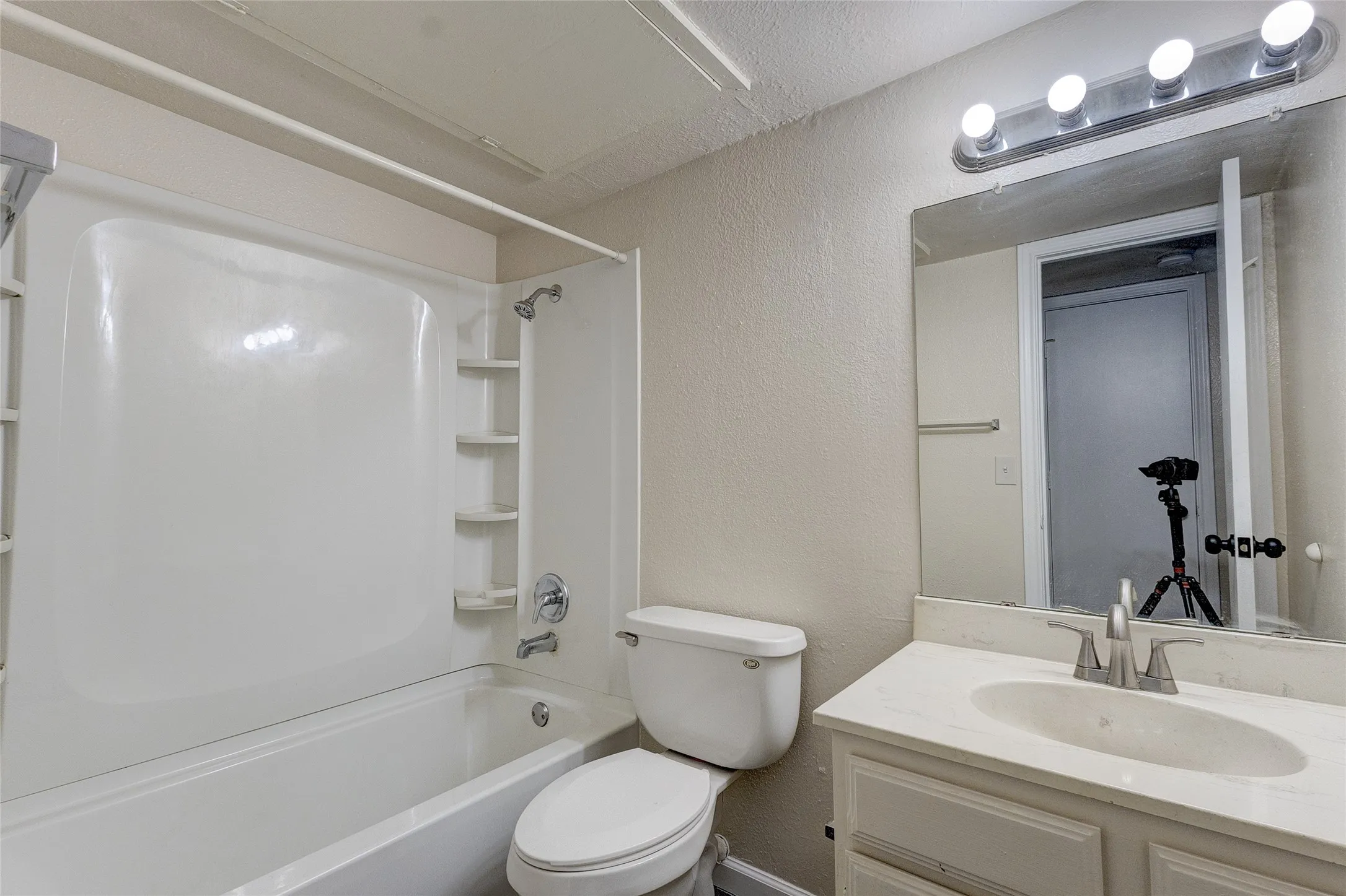 Apartment For Rent in Kaufman County , 201 W Trinity Street B, Forney, Texas 75126, 2 Bedroom, 2 Bathroom, Garage spaces, 984 Sqft, built in 1983, mls#21378825, Real Estate Agent in Forney, Homes For Rent in Kaufman county, Homes For Rent in Forney, Realtor in Forney Texas, Real Estate Brokerage Independent Realty Texas, Luminita Cordes Realtor