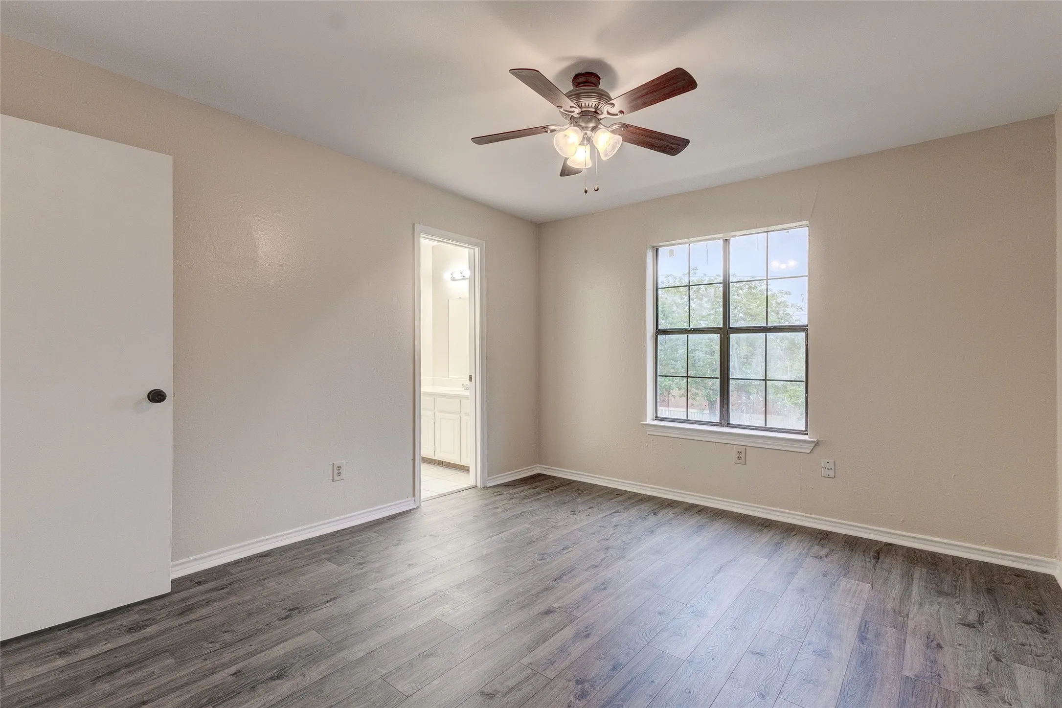 Apartment For Rent in Kaufman County , 201 W Trinity Street B, Forney, Texas 75126, 2 Bedroom, 2 Bathroom, Garage spaces, 984 Sqft, built in 1983, mls#21378825, Real Estate Agent in Forney, Homes For Rent in Kaufman county, Homes For Rent in Forney, Realtor in Forney Texas, Real Estate Brokerage Independent Realty Texas, Luminita Cordes Realtor