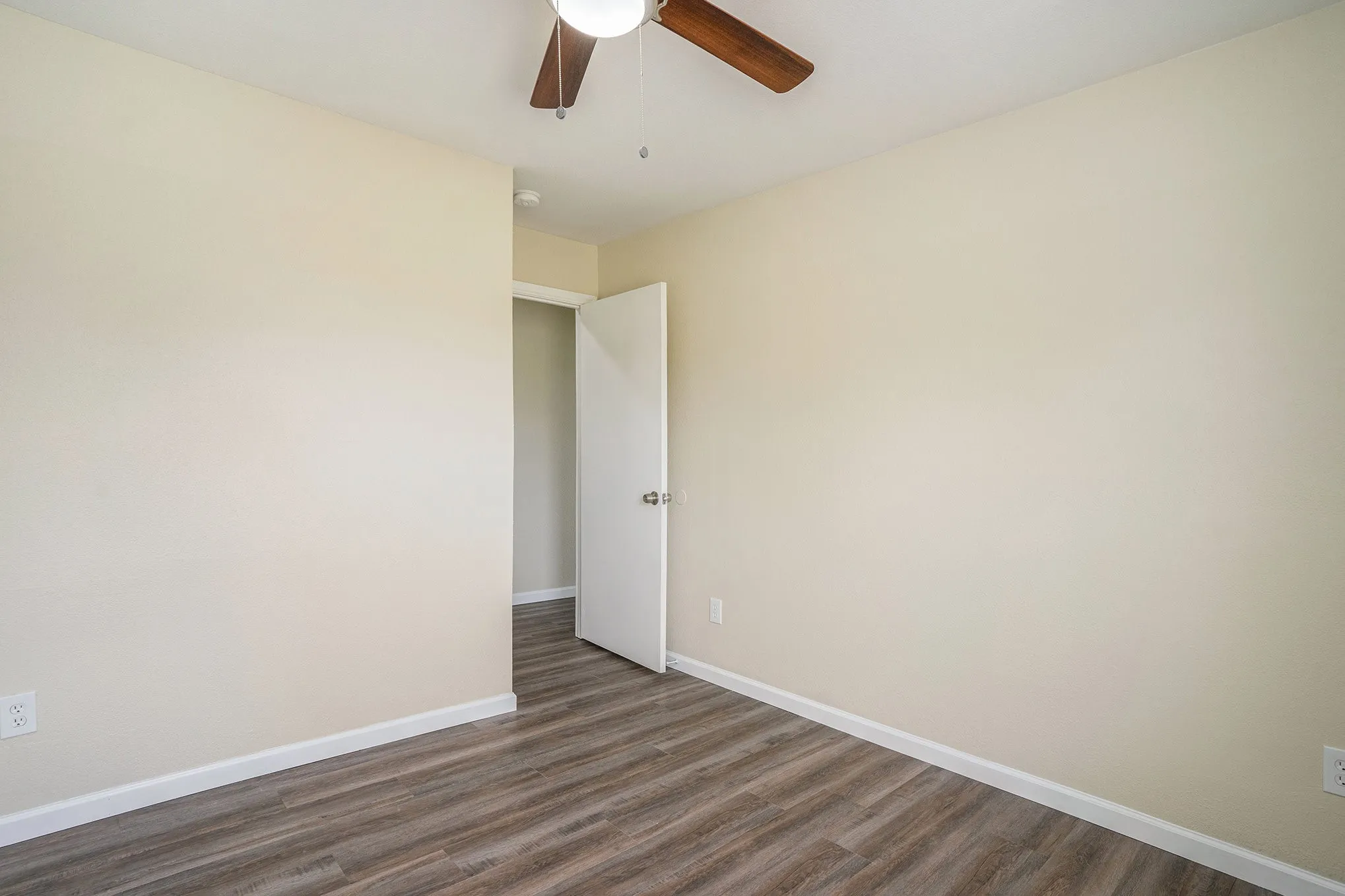Duplex For Rent in Tarrant County , 2200 Brookes Street B, Fort Worth, Texas 76105, 3 Bedroom, 1 Bathroom, Garage spaces, 954 Sqft, built in 2005, mls#21378826, Real Estate Agent in Fort Worth, Homes For Rent in Tarrant county, Homes For Rent in Fort Worth, Realtor in Fort Worth Texas, Real Estate Brokerage Independent Realty Texas, Luminita Cordes Realtor