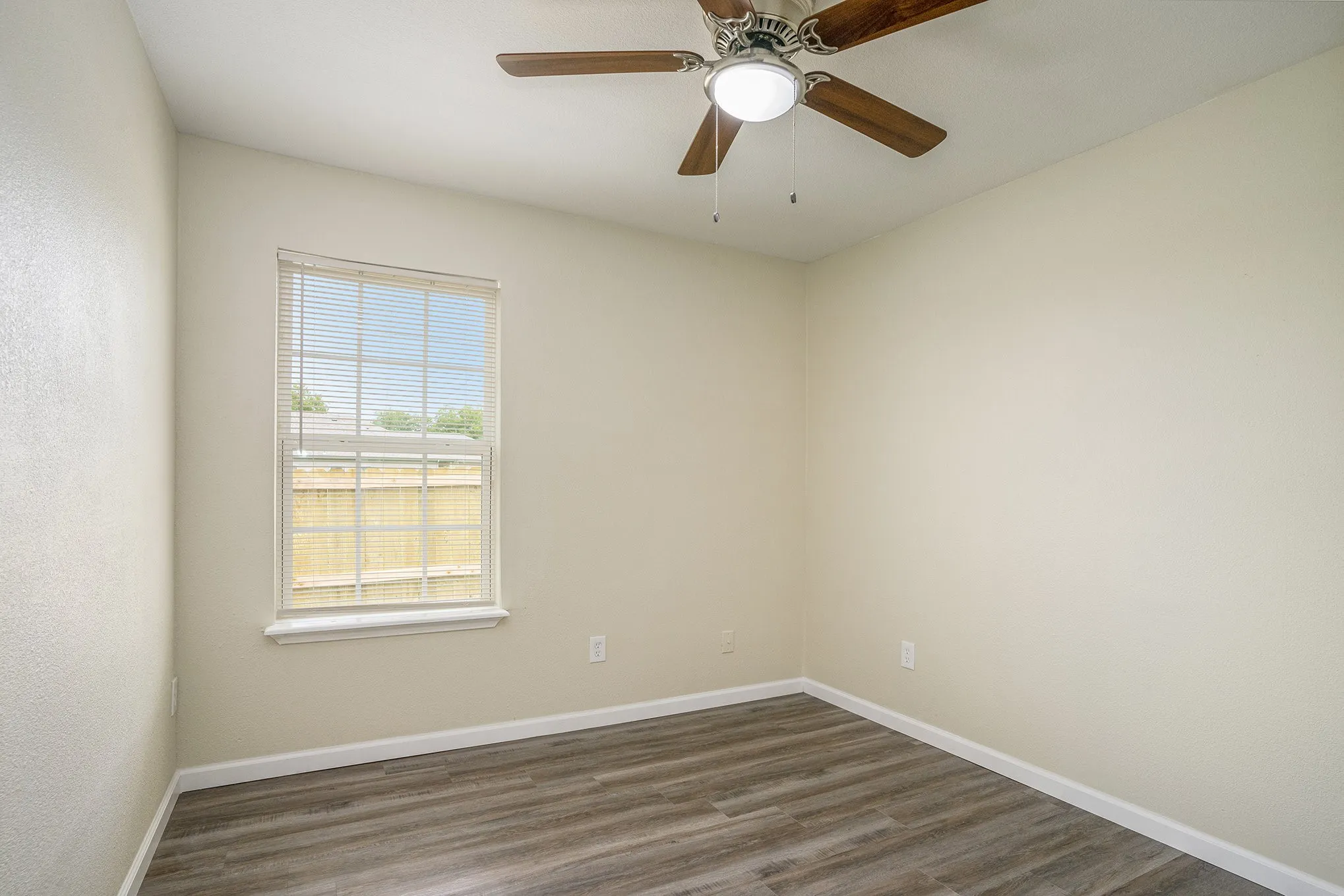 Duplex For Rent in Tarrant County , 2200 Brookes Street B, Fort Worth, Texas 76105, 3 Bedroom, 1 Bathroom, Garage spaces, 954 Sqft, built in 2005, mls#21378826, Real Estate Agent in Fort Worth, Homes For Rent in Tarrant county, Homes For Rent in Fort Worth, Realtor in Fort Worth Texas, Real Estate Brokerage Independent Realty Texas, Luminita Cordes Realtor